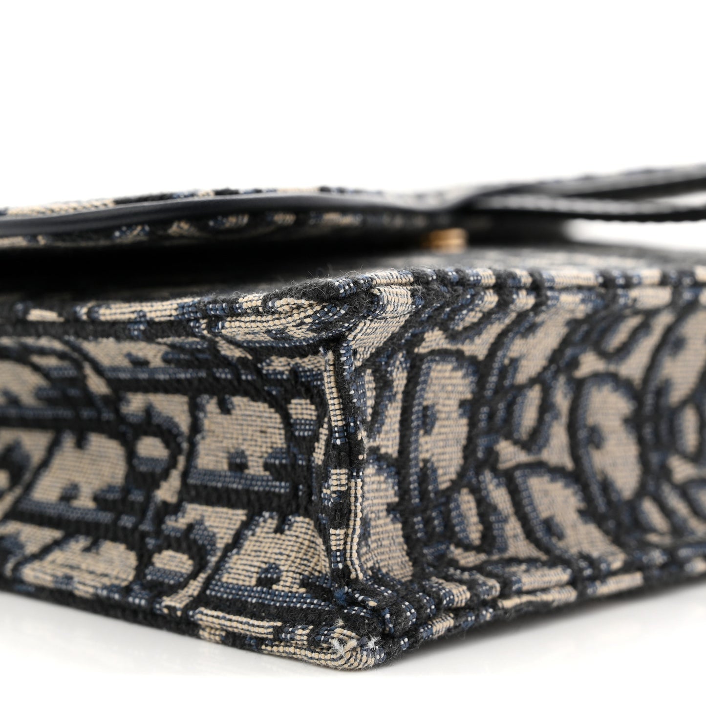 Oblique Saddle Chain Pouch Blue