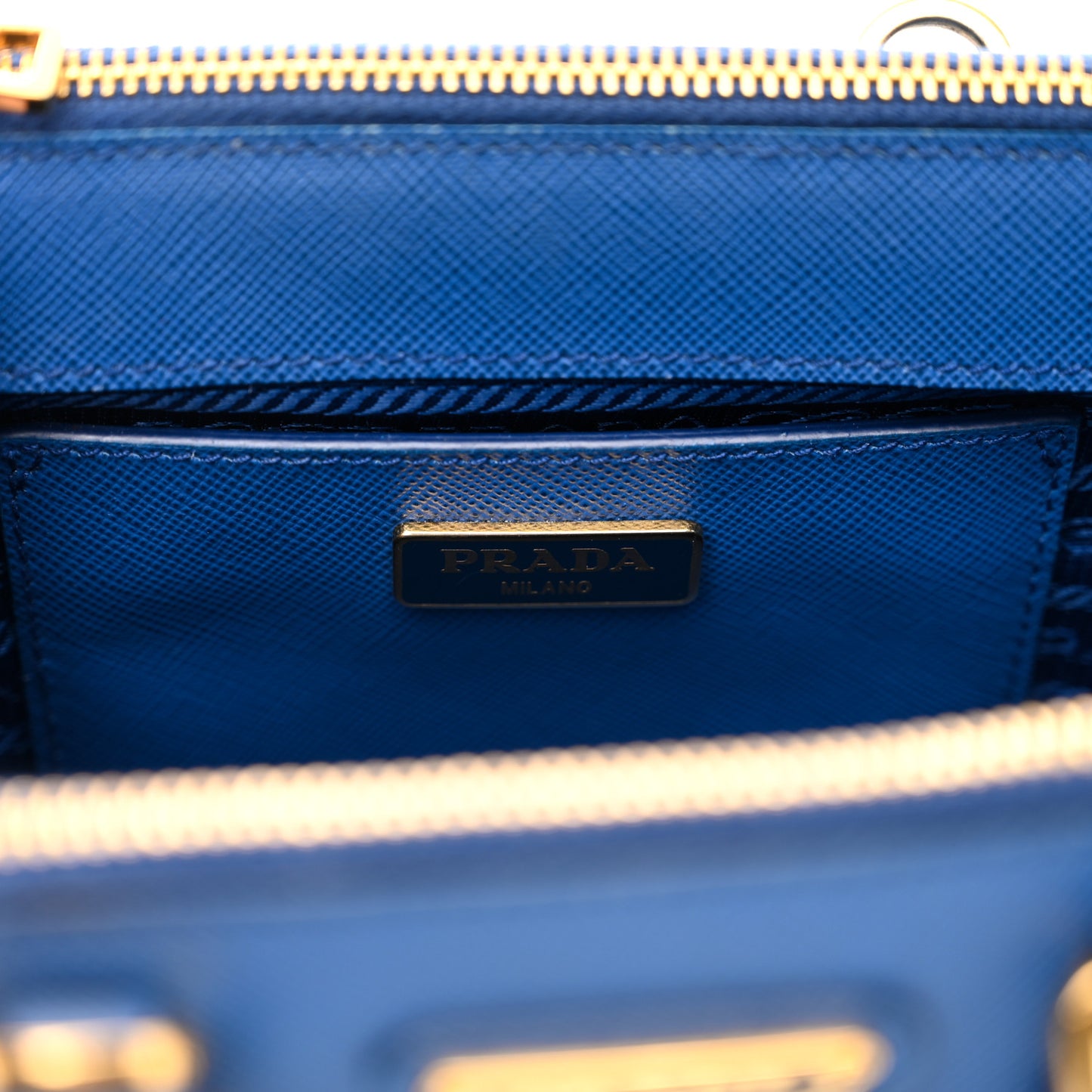 Saffiano Micro Galleria Double Zip Tote Azzurro