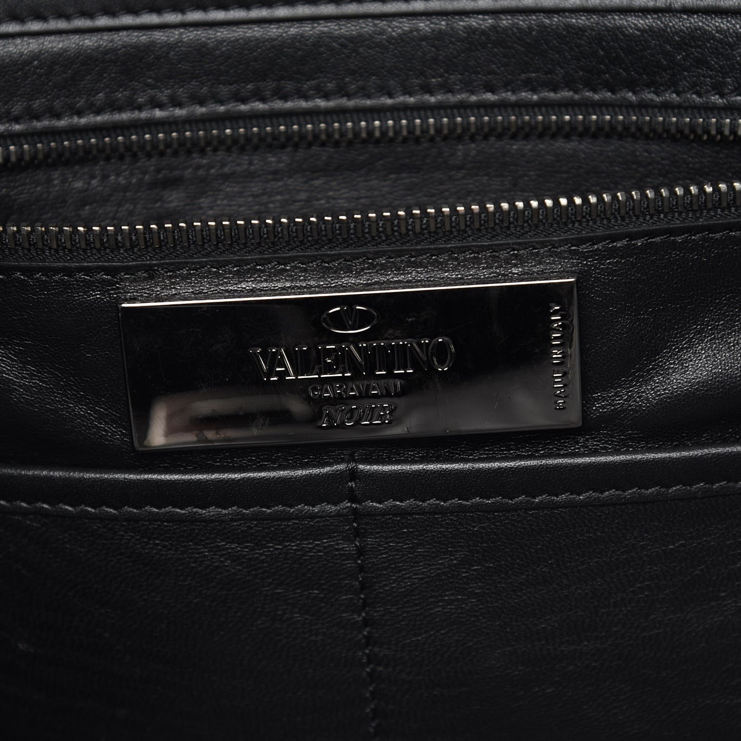 Vitello Medium Rockstud Tote Black