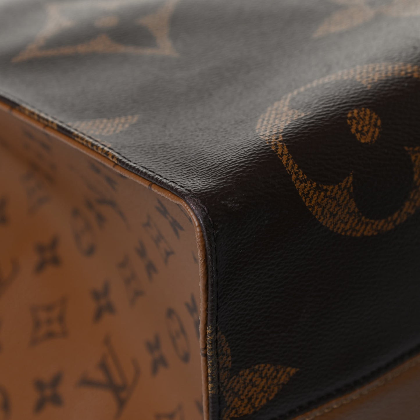 Reverse Monogram Giant Onthego GM