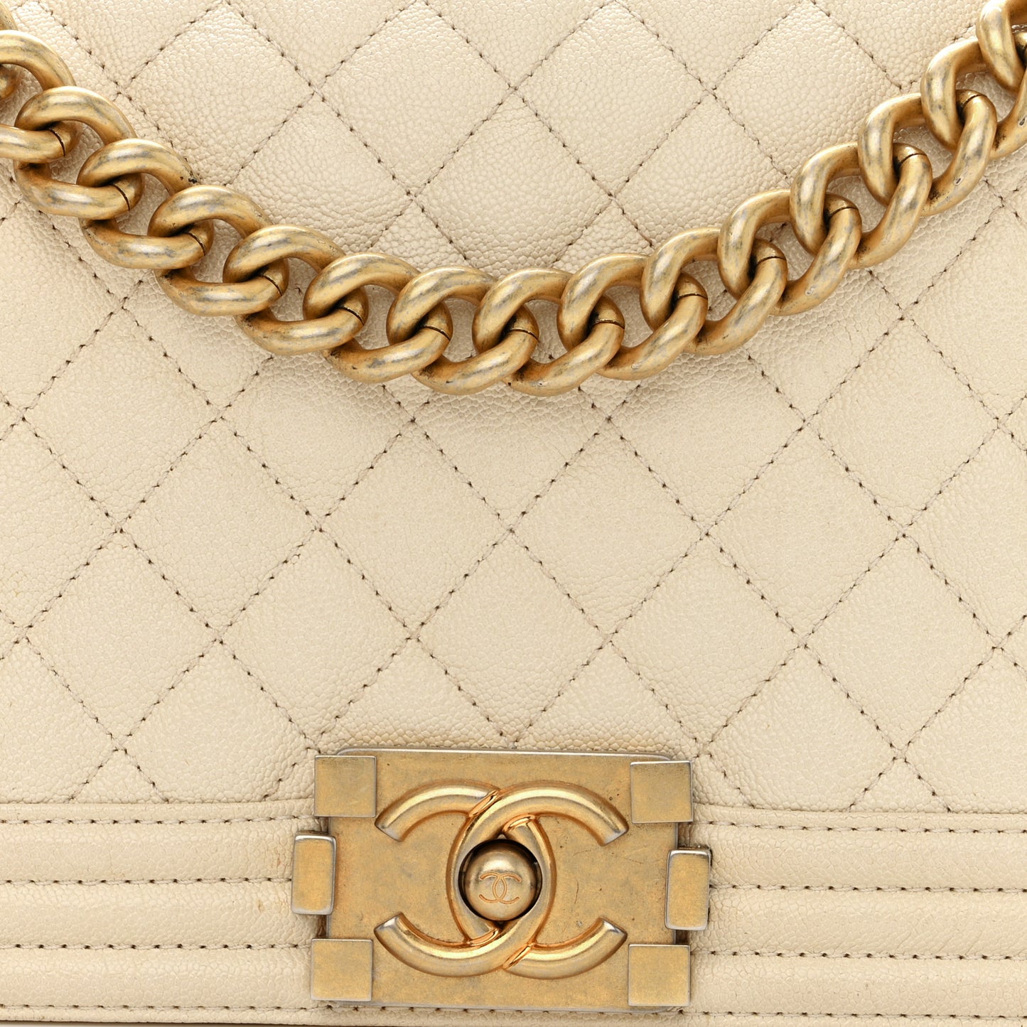 Caviar Quilted Medium Boy Flap Ivory