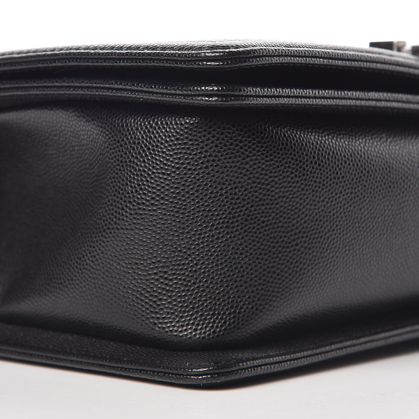 Caviar Quilted Medium Boy Flap Black