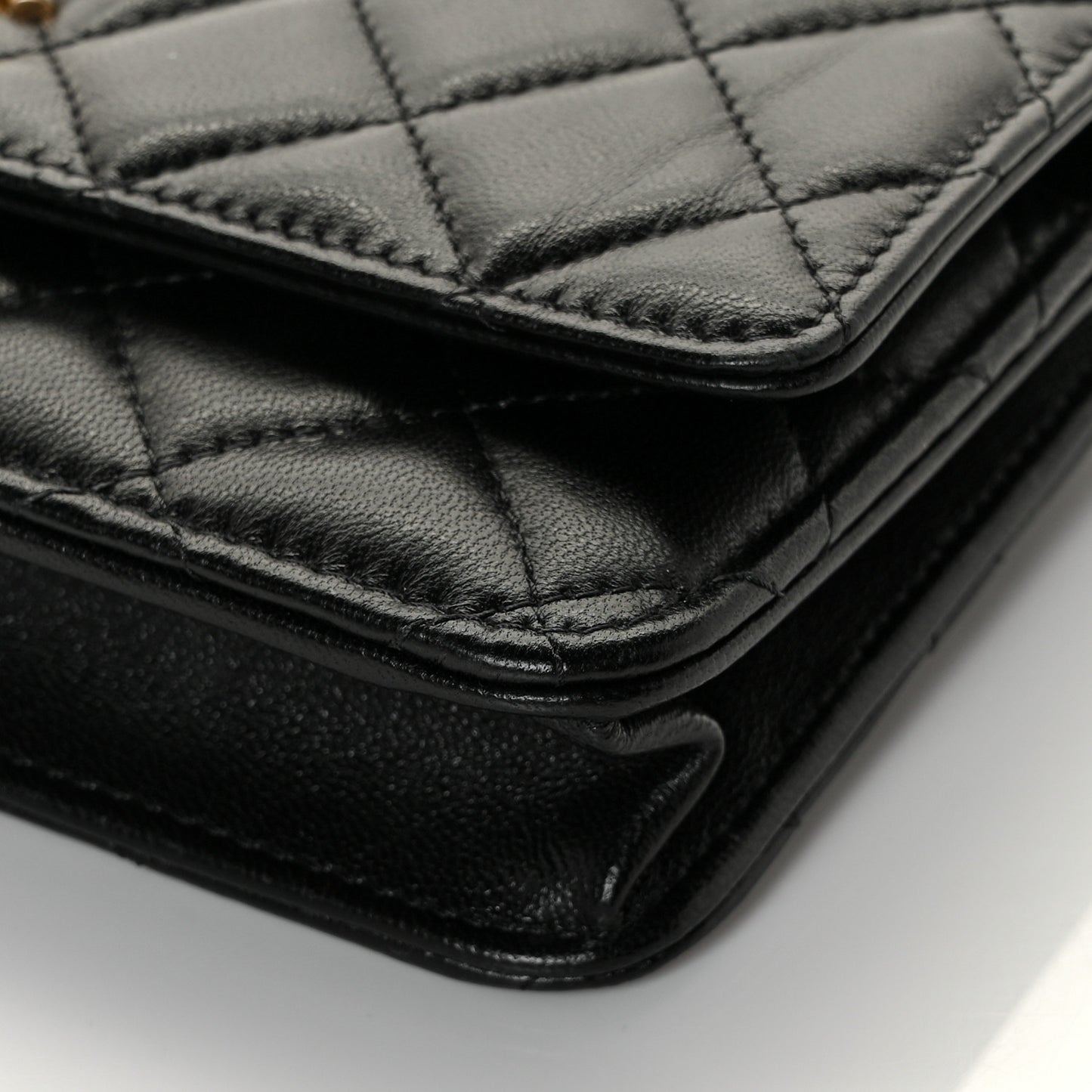 Lambskin Quilted CC Pearl Crush Wallet on Chain WOC Black