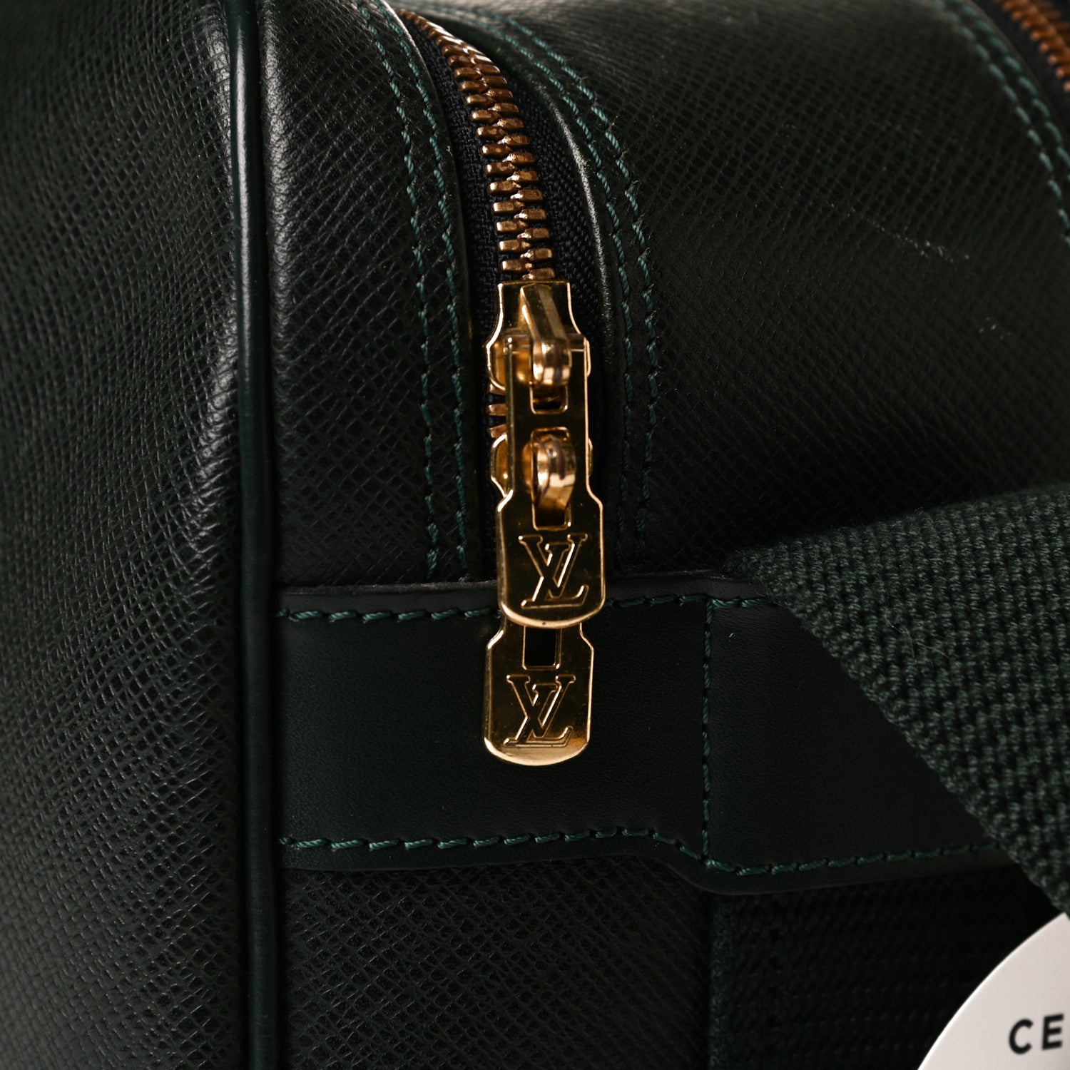 Louis Vuitton Taiga Reporter Messenger Epicea 15 of 15