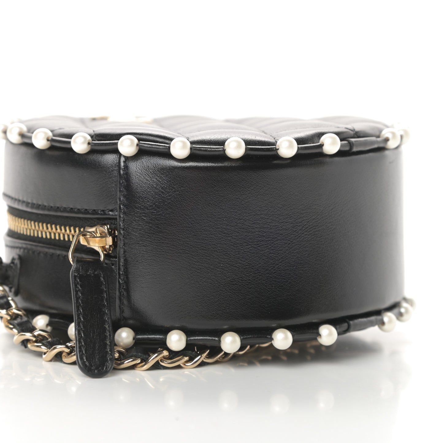 Calfskin Quilted Pearl Round Clutch With Chain Black