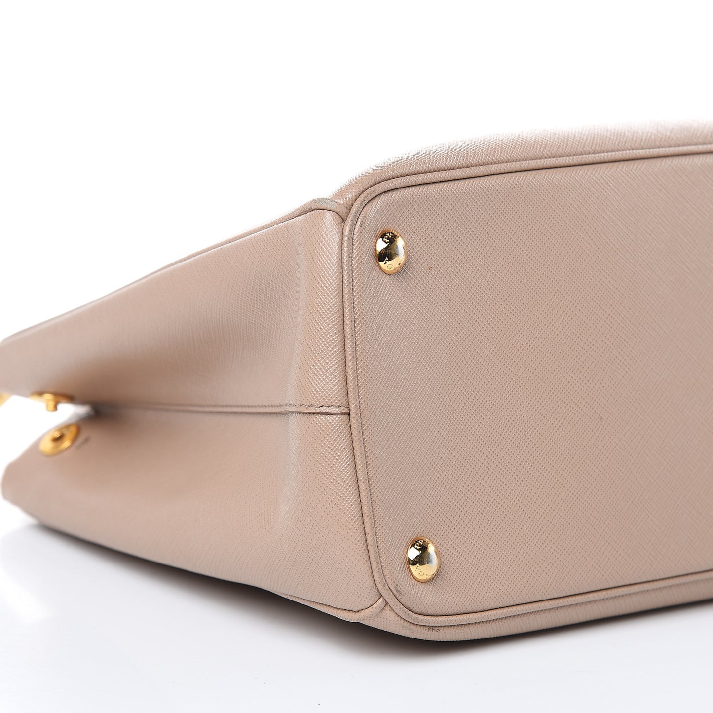 Saffiano Medium Galleria Double Zip Tote Cammeo