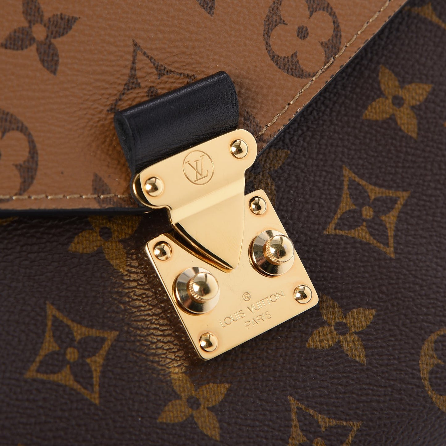 Reverse Monogram Pochette Metis