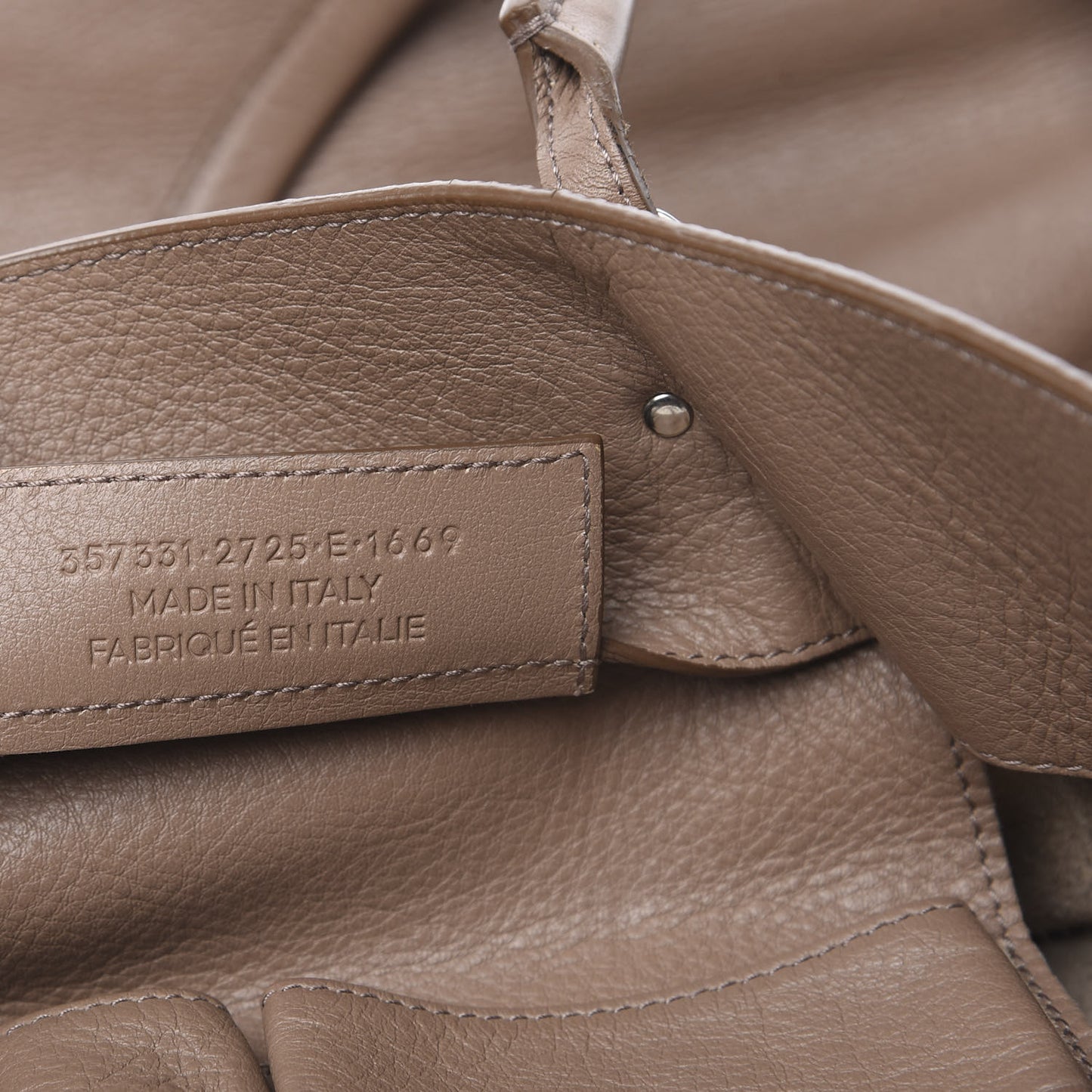 Veau Papier A4 Zip Around Tote Sable
