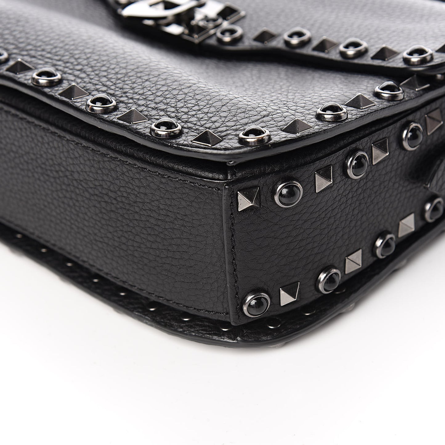 Pebbled Calfskin Onyx Medium Rockstud Rolling Flap Saddle Bag Black