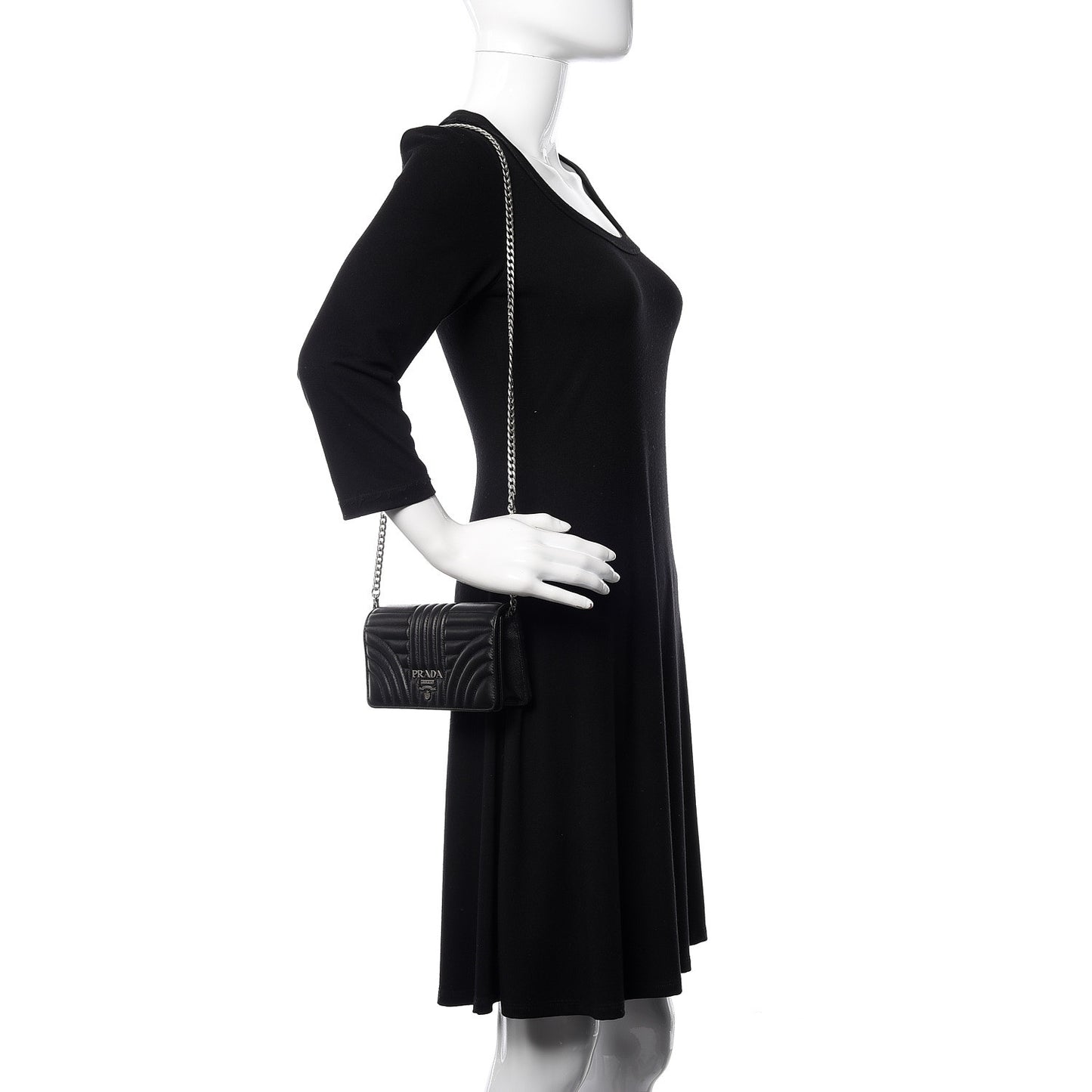 Soft Calf Quilted Diagramme Chain Wallet Black
