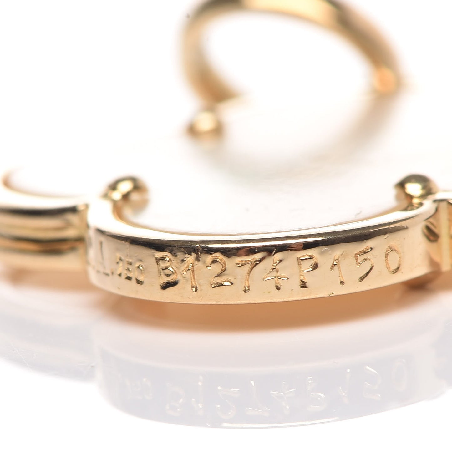 18K Yellow Gold Mother of Pearl Magic Alhambra Pendant