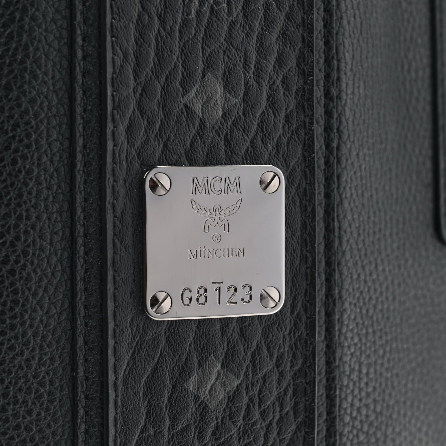 MCM Grained Calfskin Visetos Medium Liz Reversible Shopper Tote Black 11 of 19