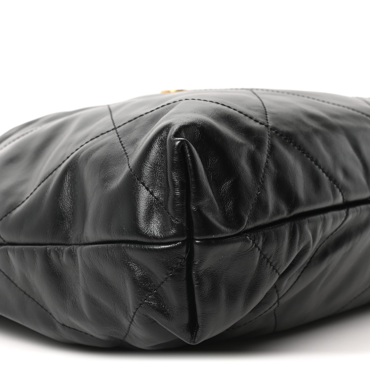 Shiny Calfskin Quilted Chanel 22 Black