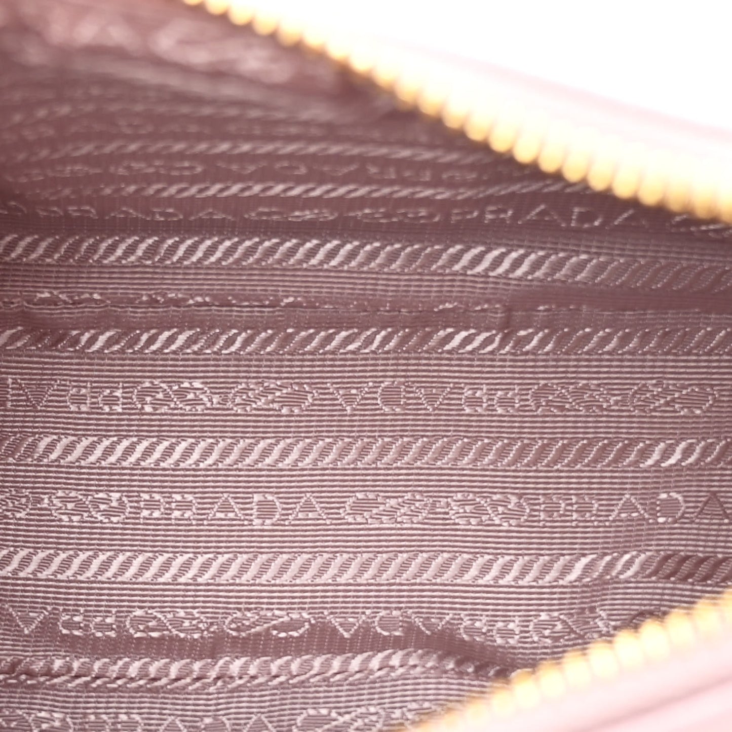Saffiano Lux Re-Edition 2005 Shoulder Bag Alabastro