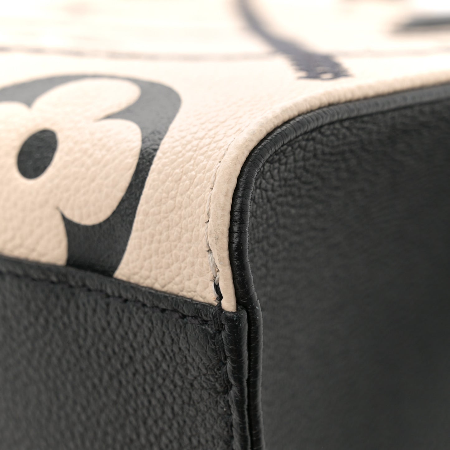 Empreinte Monogram Giant Broderies Onthego MM Cream Black