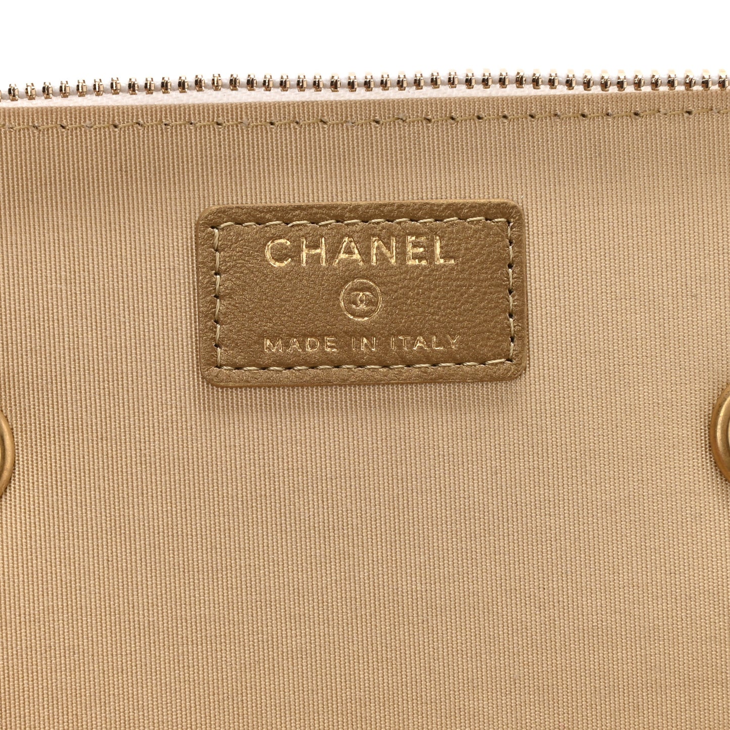 Lambskin Quilted Pearl Crush Small Vanity Case With Chain White