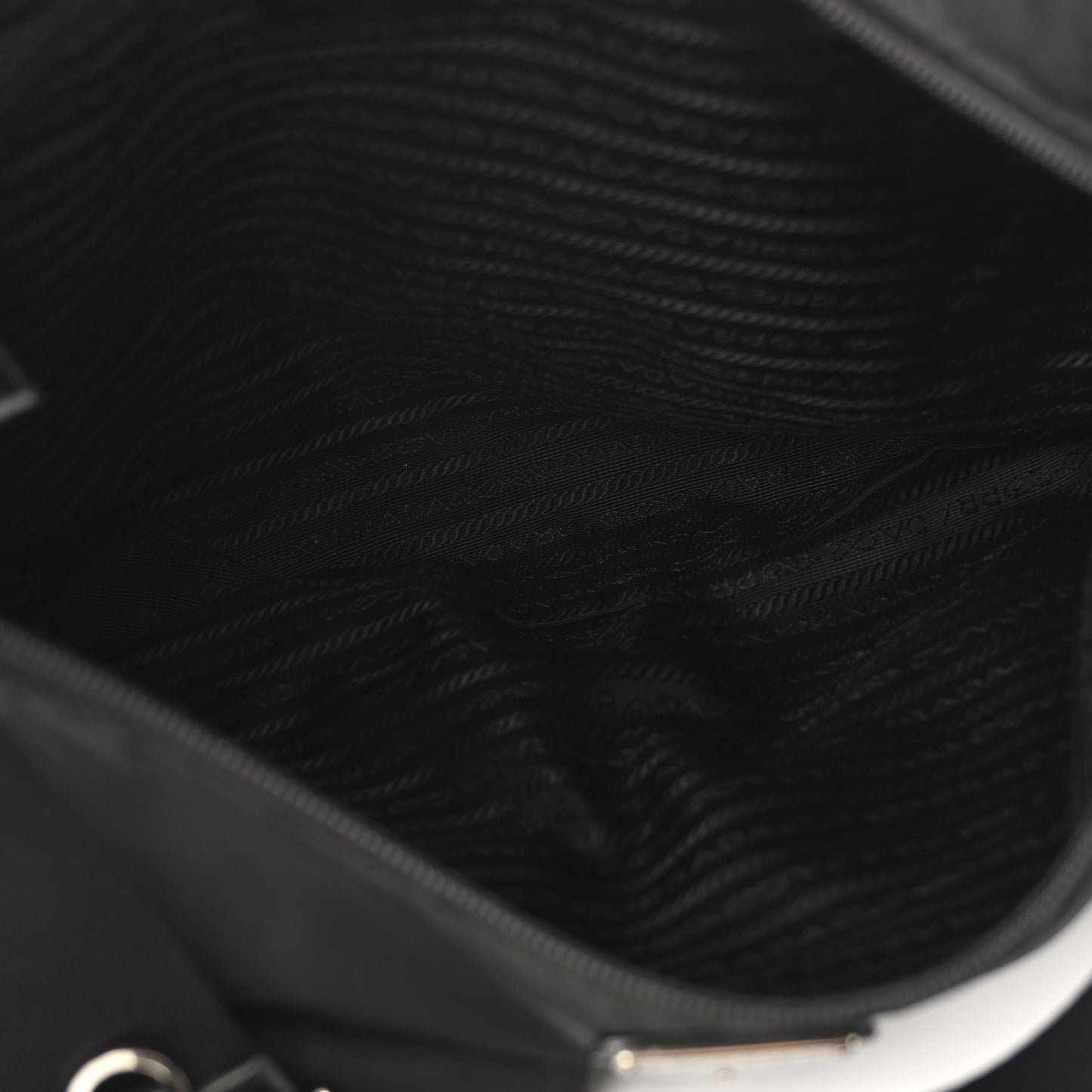 Tessuto Nylon Saffiano Vela Messenger Bag Black