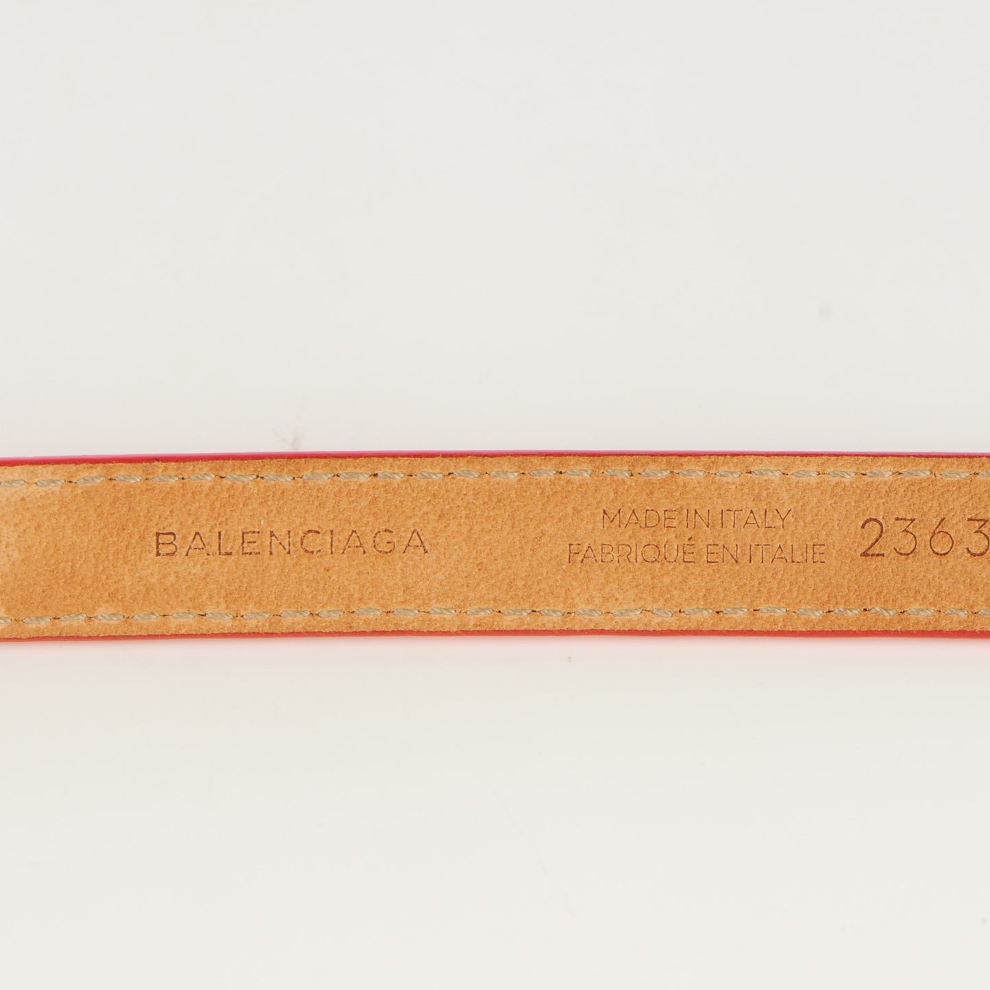 Matte Goatskin Rubber Covered Classic Hardware Triple Tour M Bracelet Rouge Coquelicot