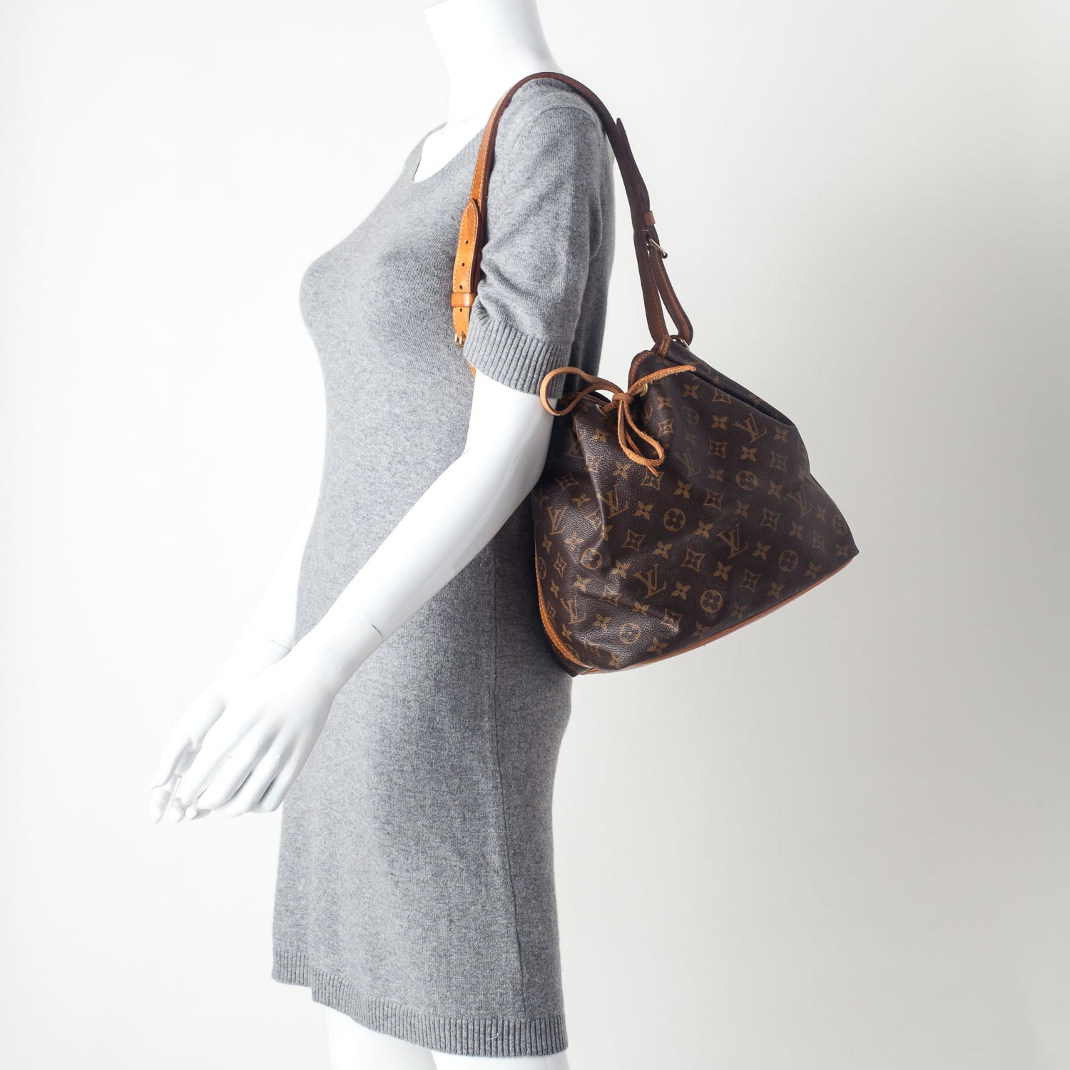 Louis Vuitton Monogram Petit Noe 2 of 9
