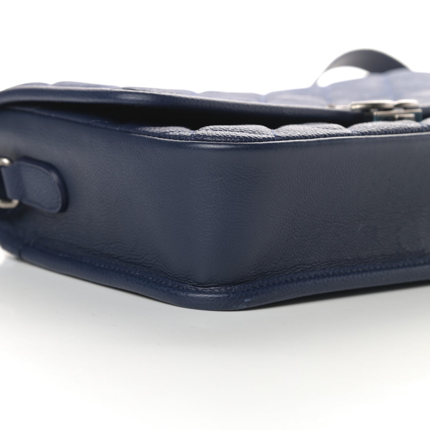 Caviar Iridescent Calfskin Quilted Medium Daily Carry Messenger Navy
