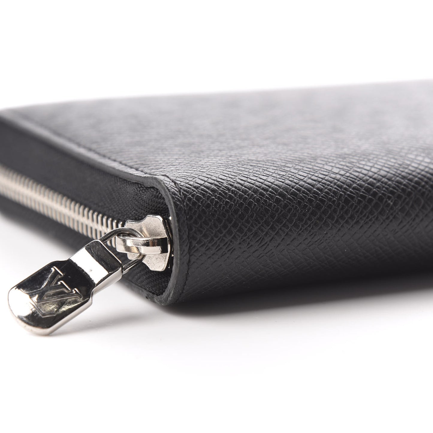 Taiga Zippy Organizer Wallet Black