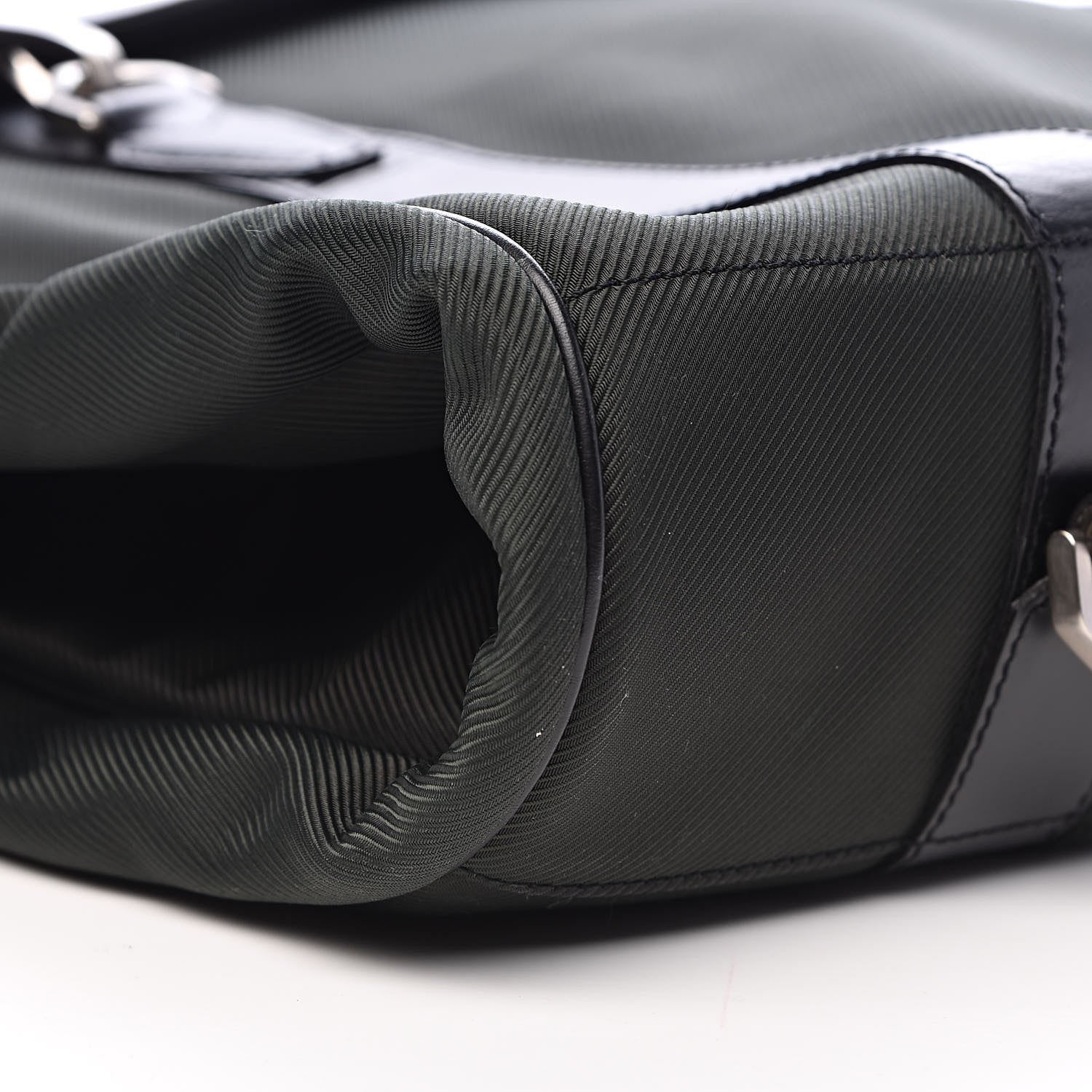 Louis Vuitton Taiga Nylon 2 Hanger Garment Carrier Epicea 10 of 13