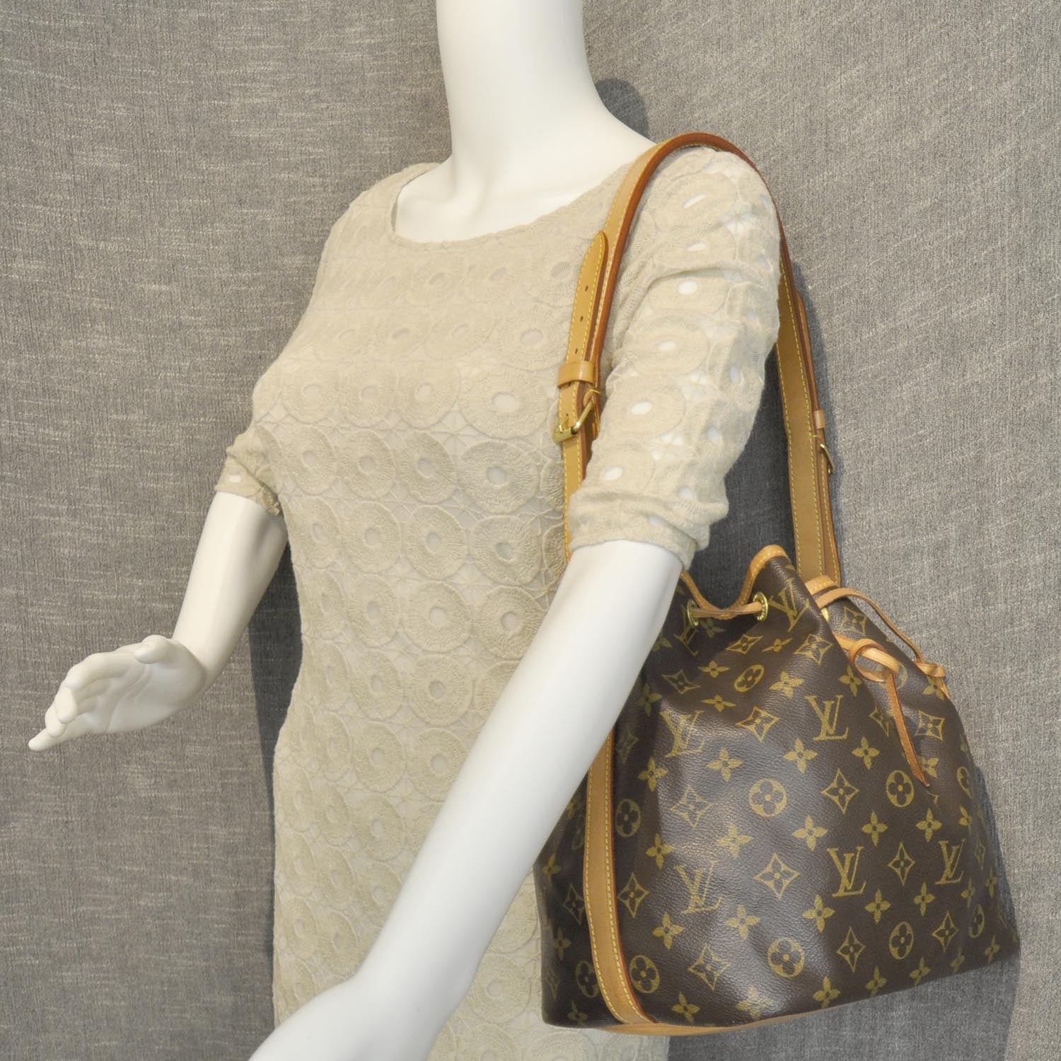 Louis Vuitton Monogram Petit Noe 4 of 8