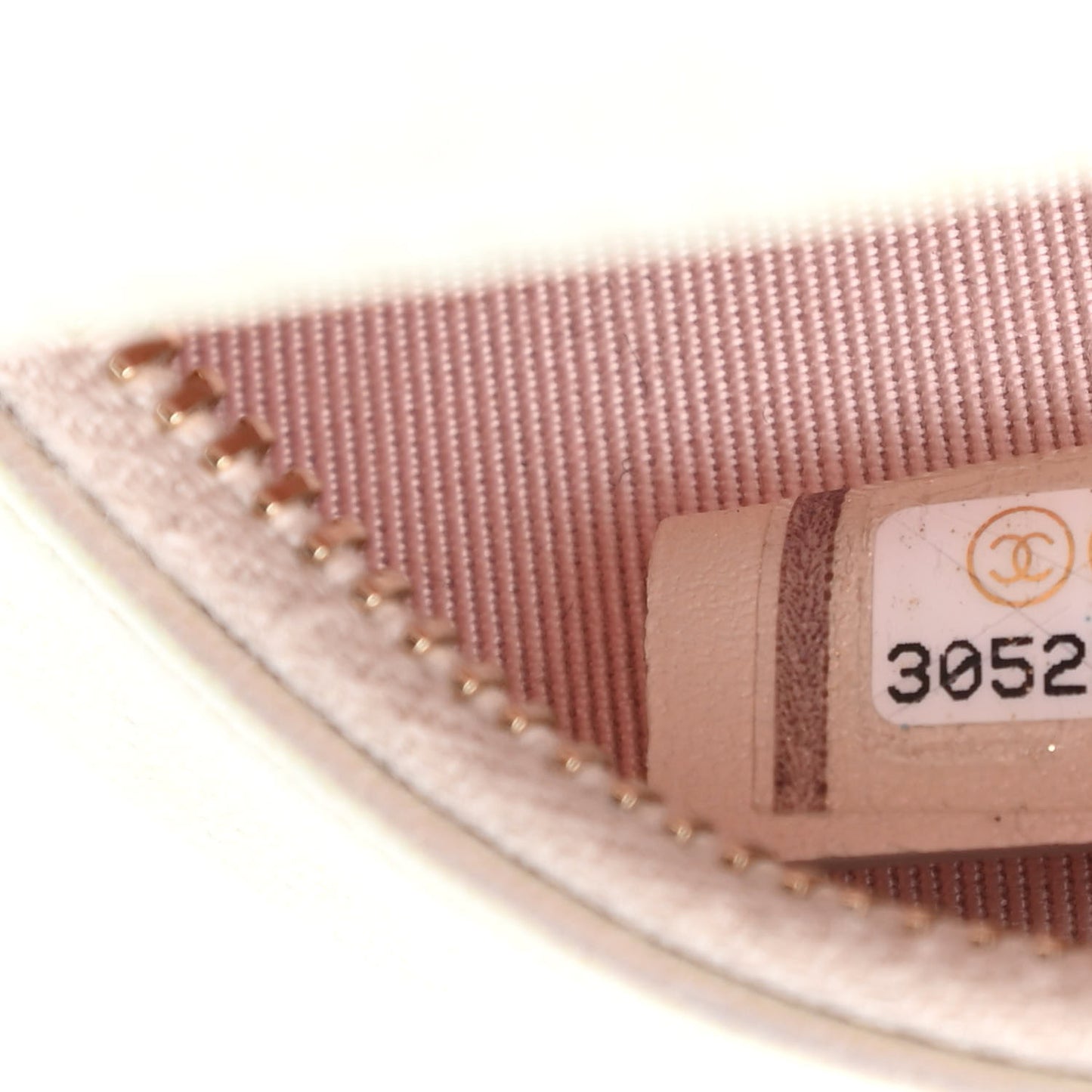 Iridescent Lambskin Quilted Round Clutch With Chain Ivory