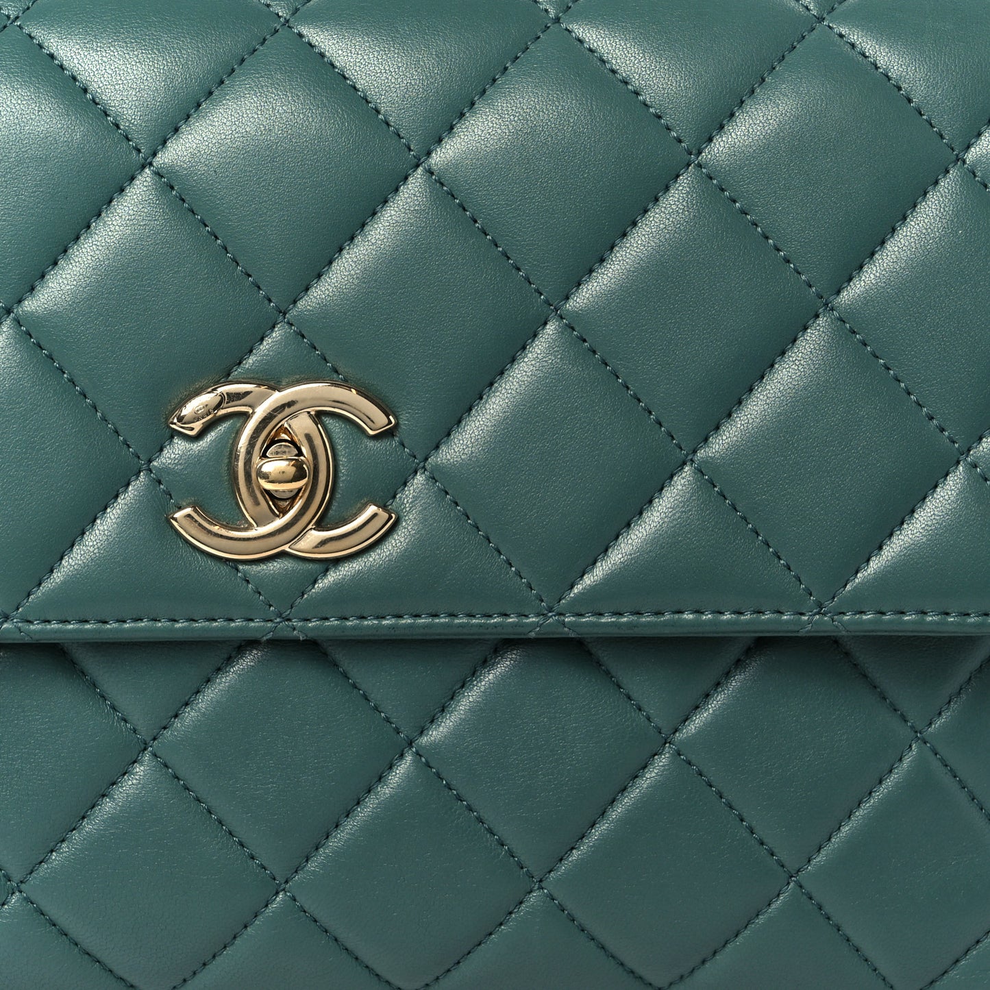 Lambskin Quilted Medium Trendy CC Flap Dual Handle Bag Green