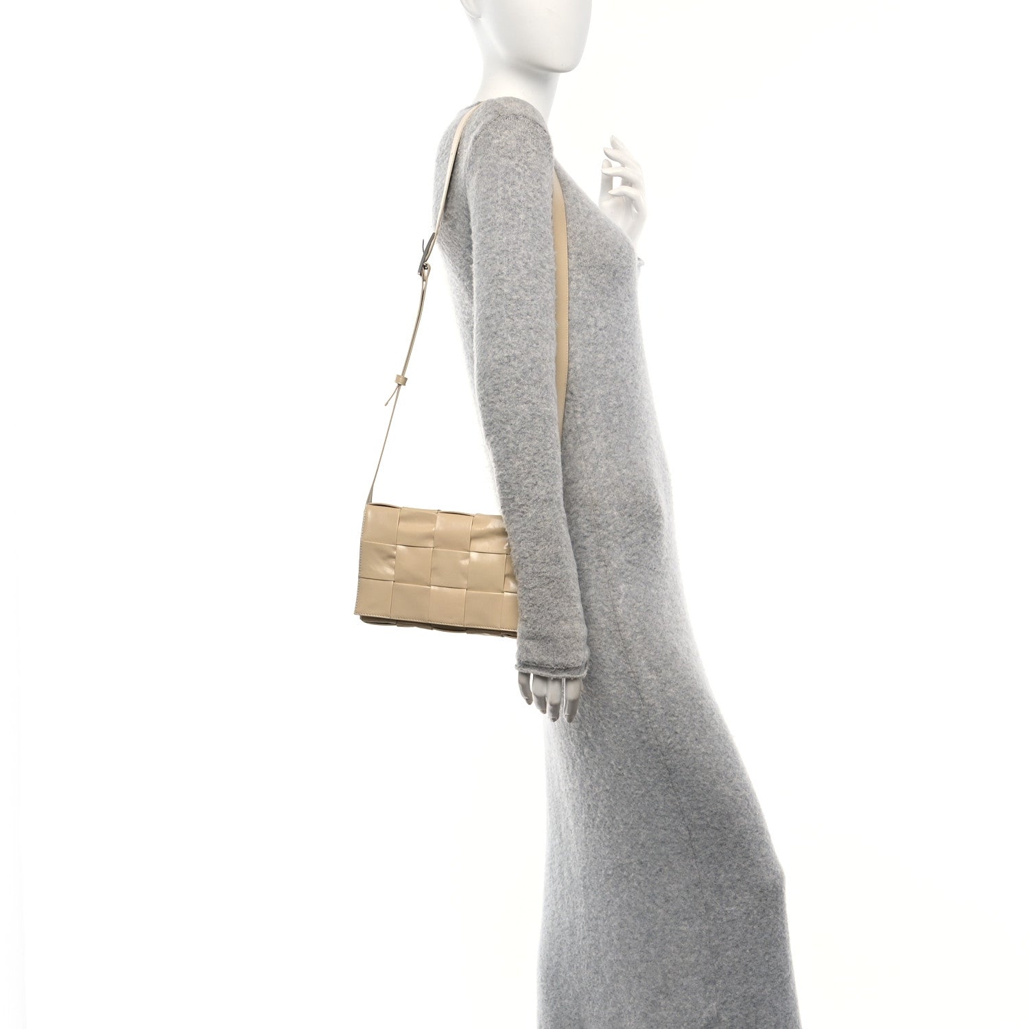 Bottega Veneta Paper Calfskin Maxi Intrecciato Cassette Crossbody Bag Porridge 2 of 13