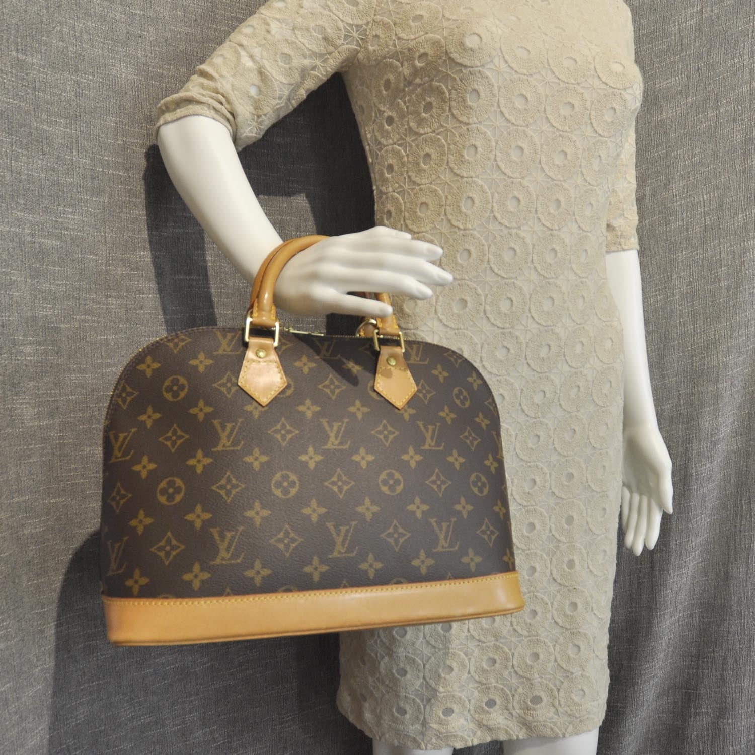 Louis Vuitton Monogram Alma 2 of 8