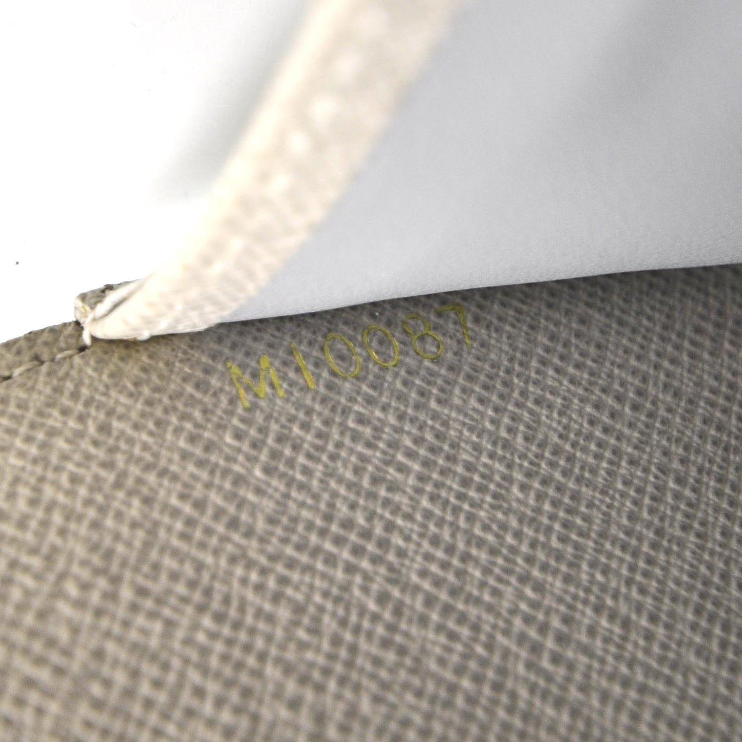 Monogram Dentelle Sarah Wallet Silver