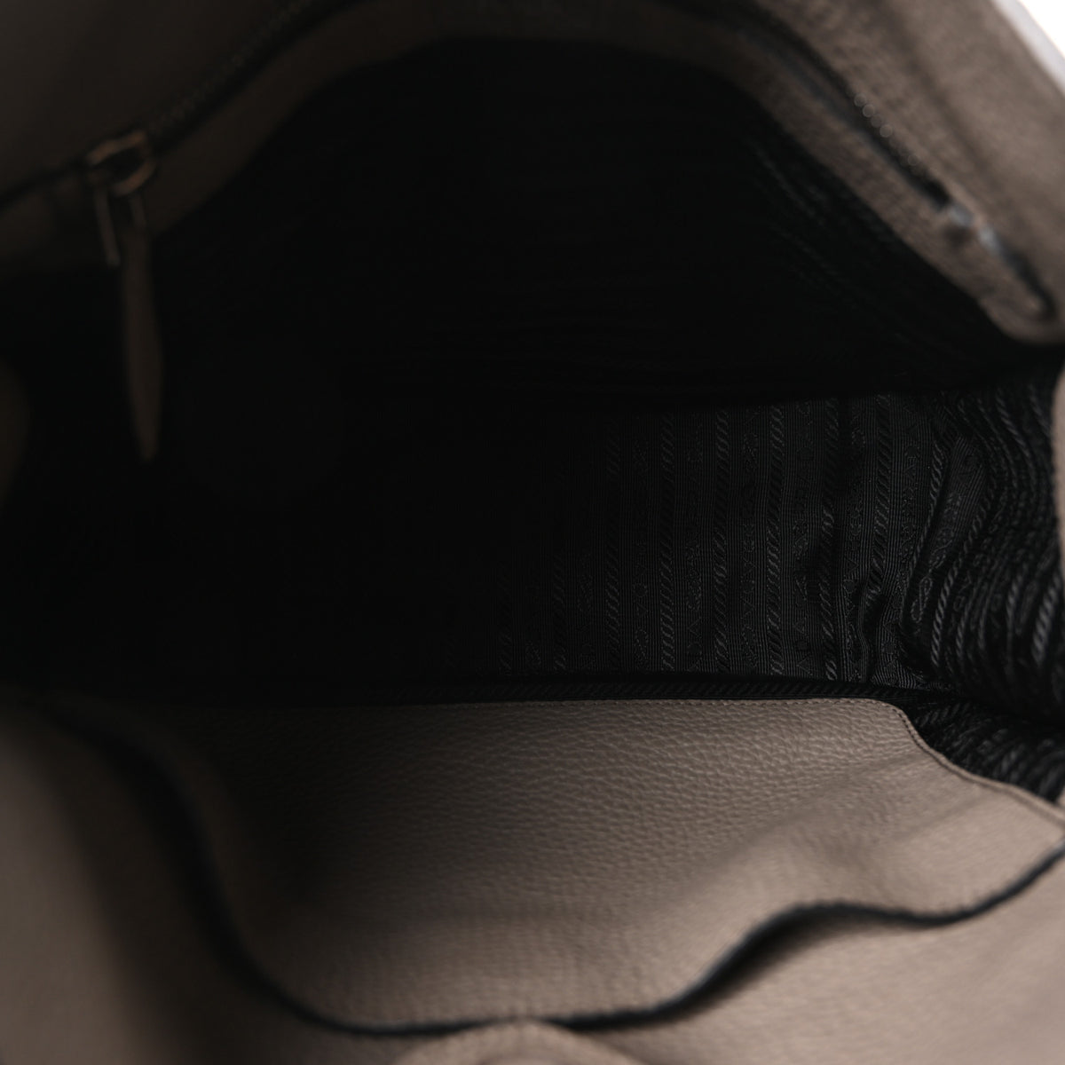 Vitello Daino Soft Hobo Messenger Bag Argilla