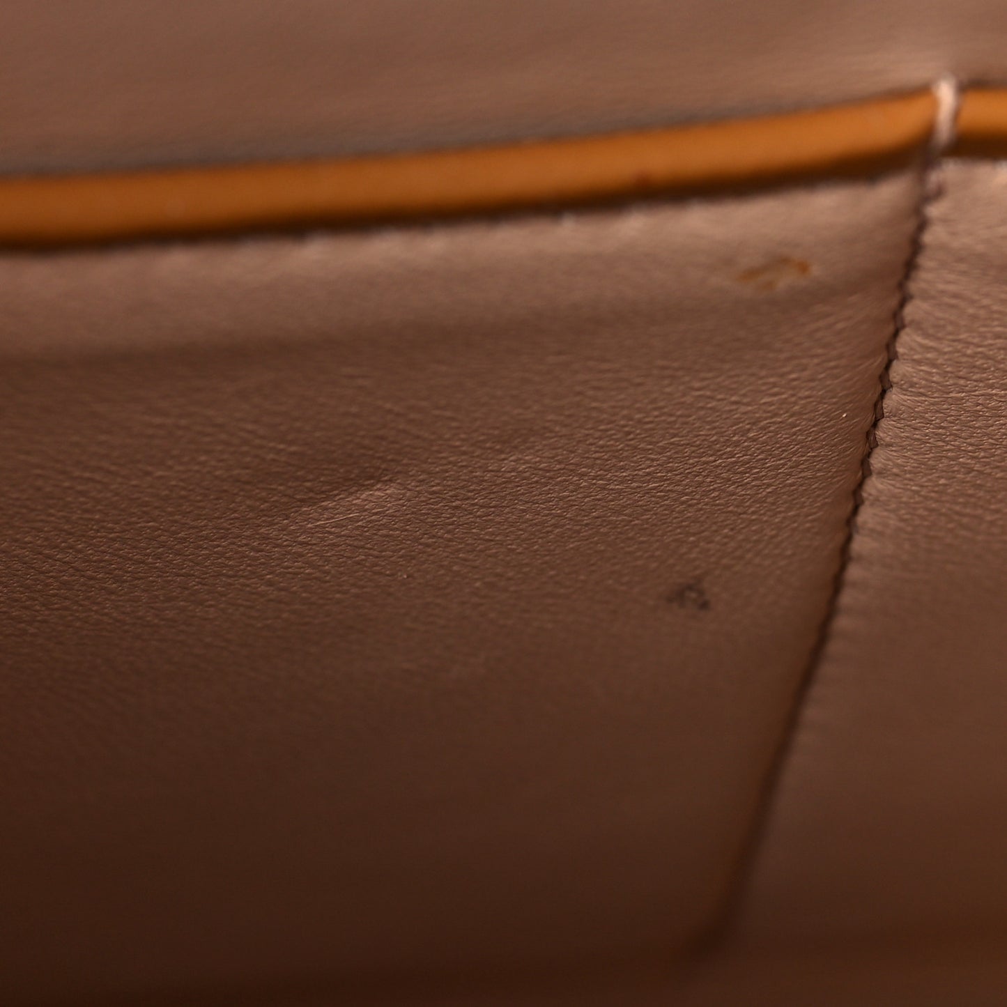 Saffiano Vernice Pyramid Bag Caramel Rosso White