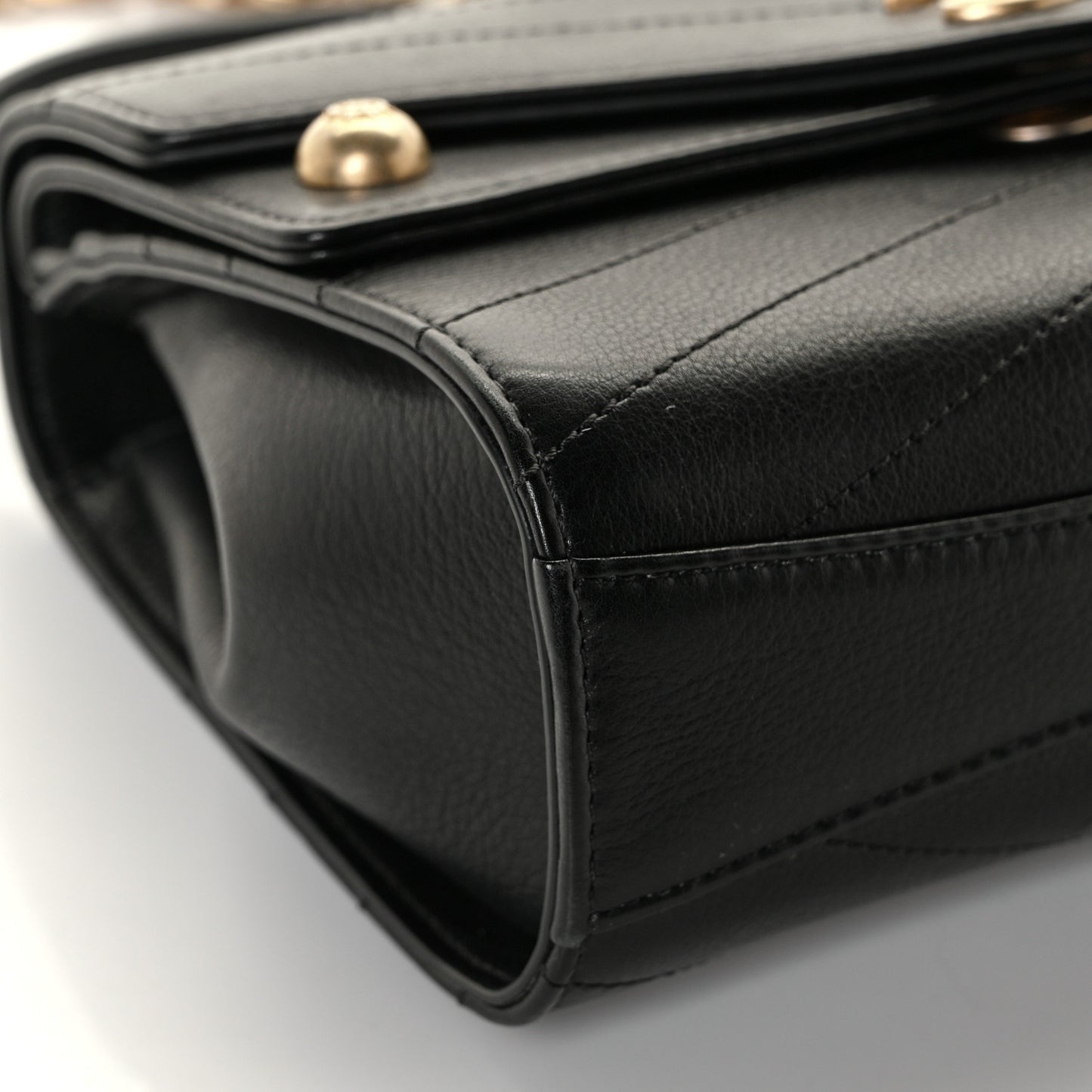 Calfskin Chevron Quilted Casual Trip Flap Black