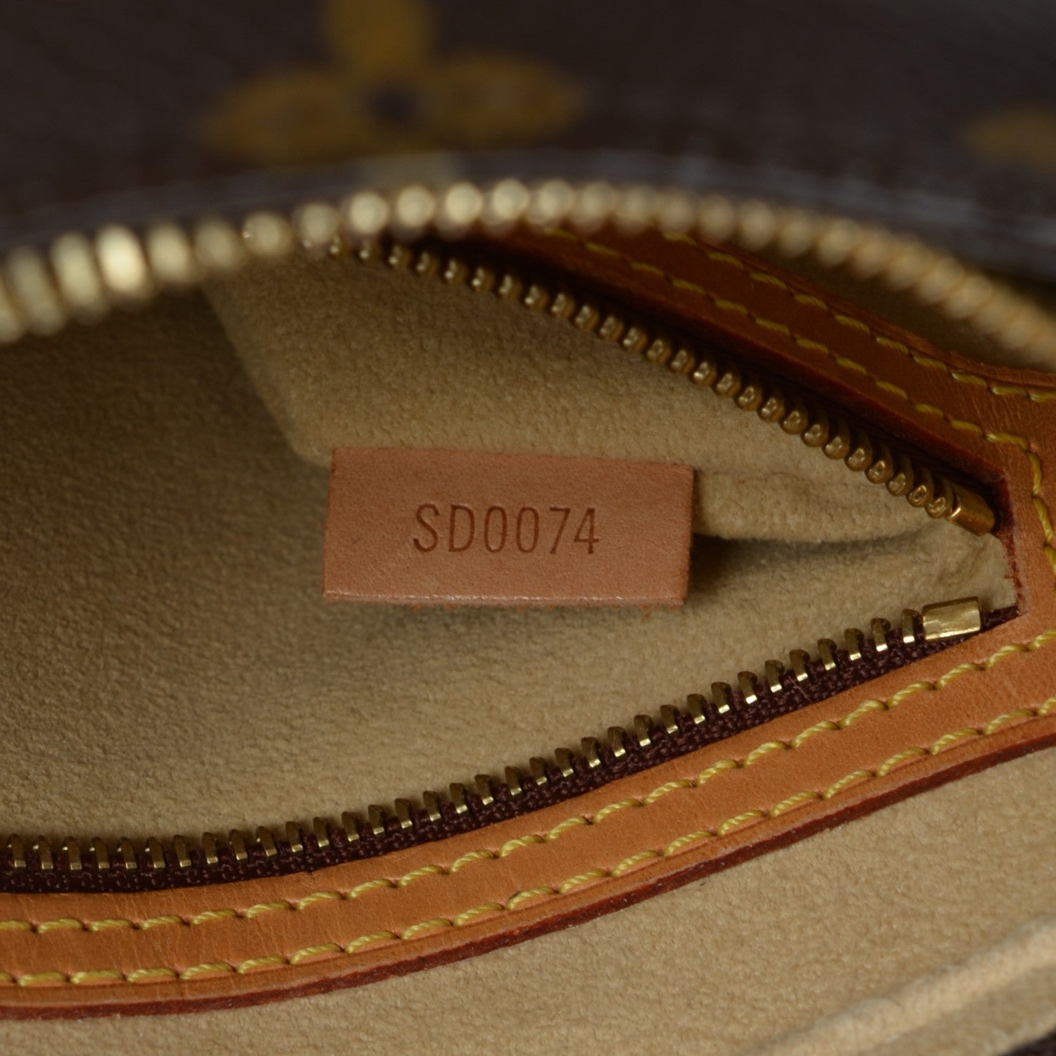 Louis Vuitton Monogram Looping MM 7 of 9