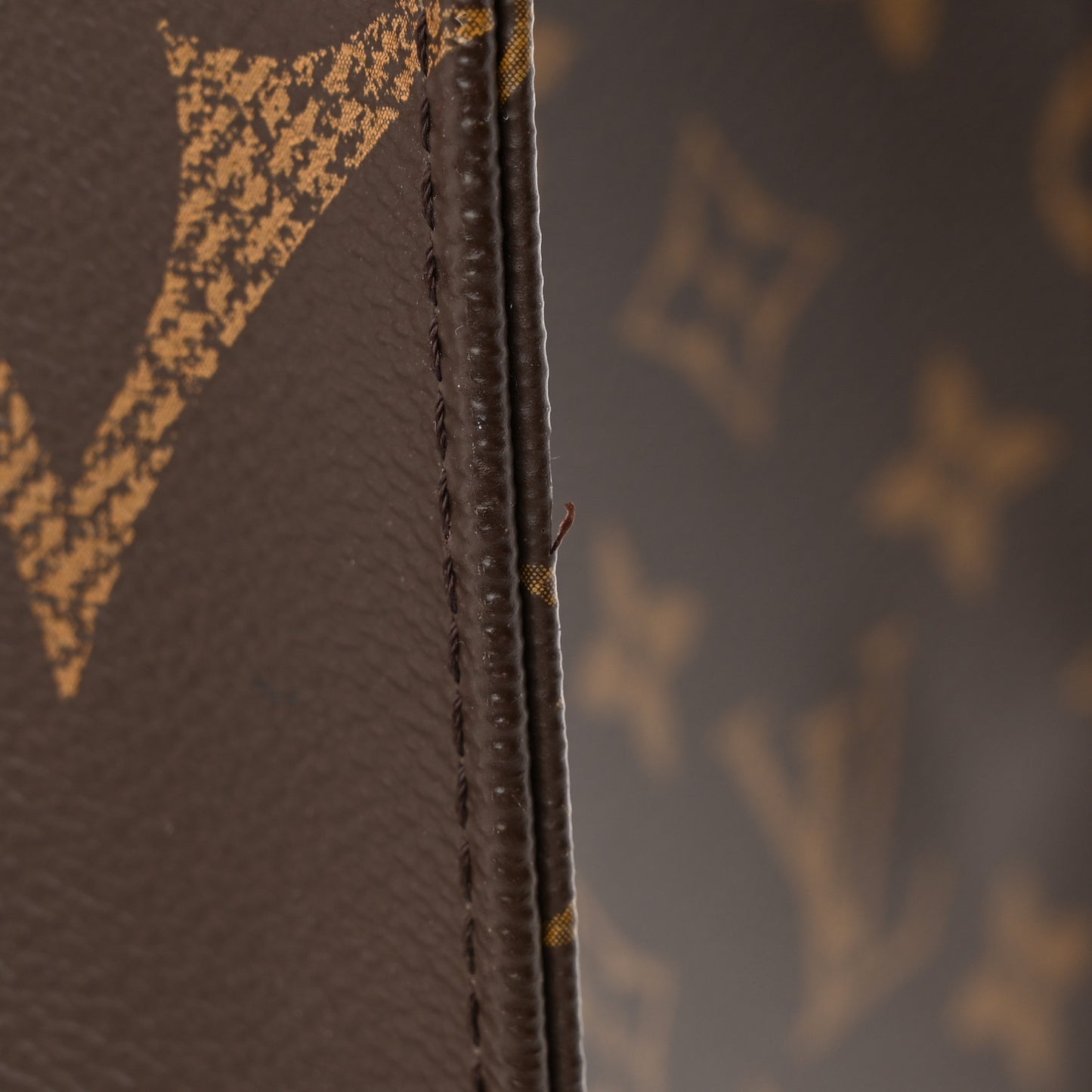 Reverse Monogram Giant Onthego MM
