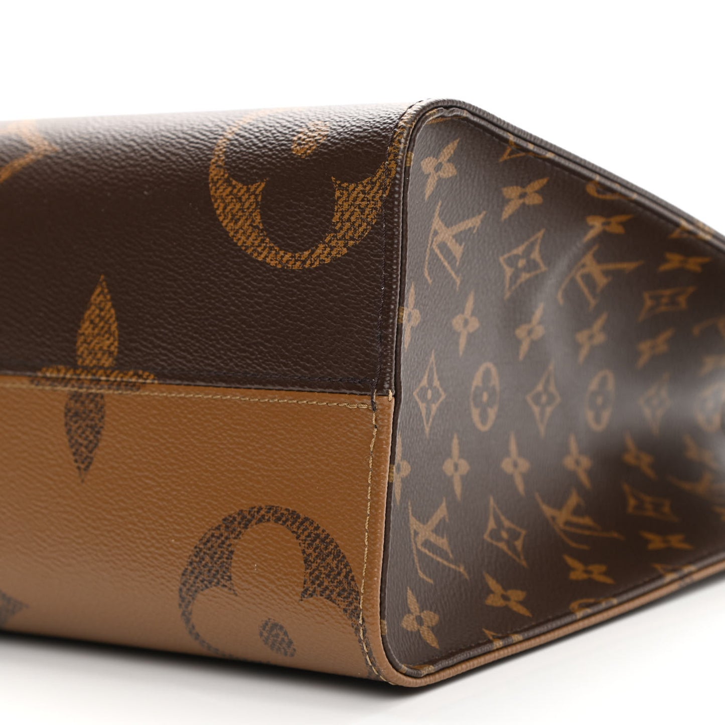 Reverse Monogram Giant Onthego MM