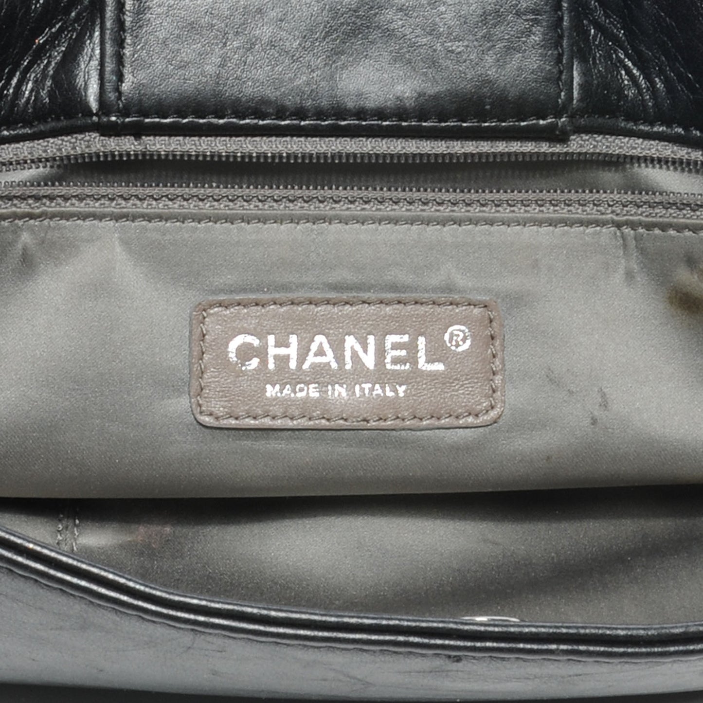 Leather Modern Chain Flap Black
