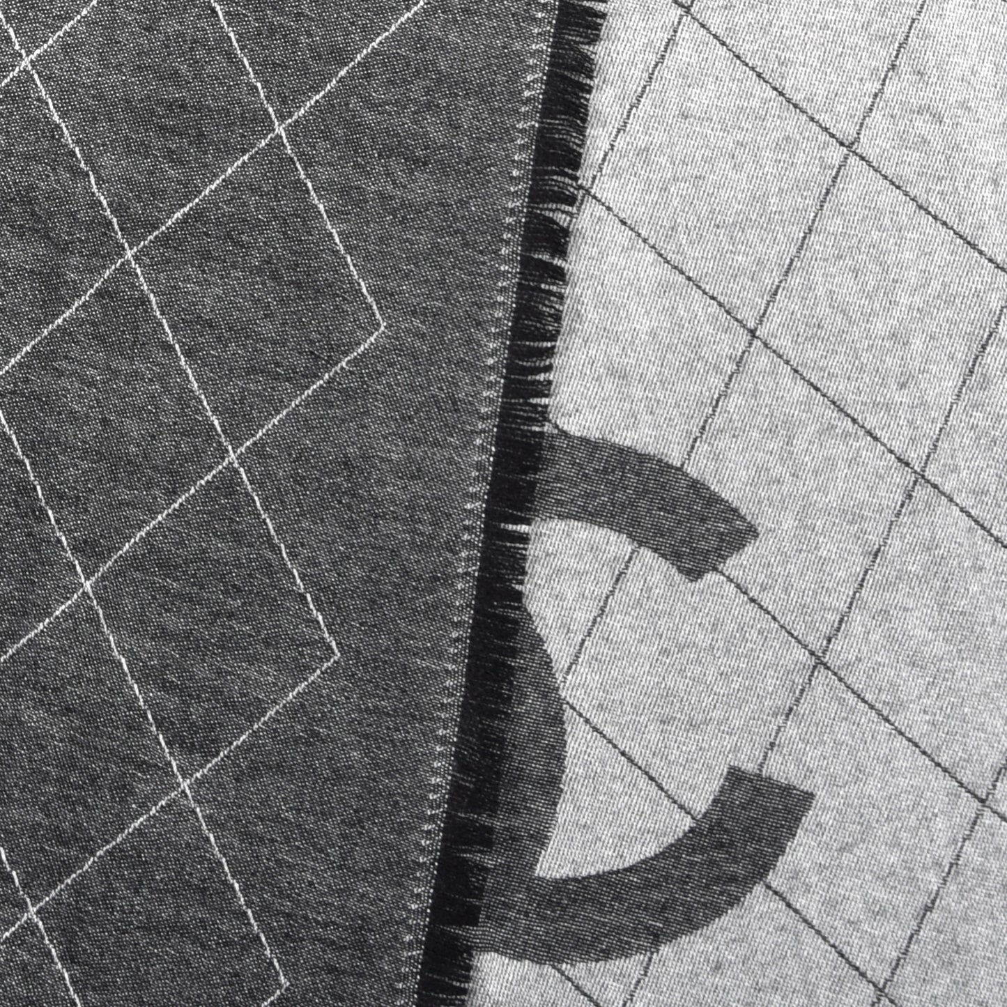 Cashmere Silk Quilted CC Logo Stole Black White