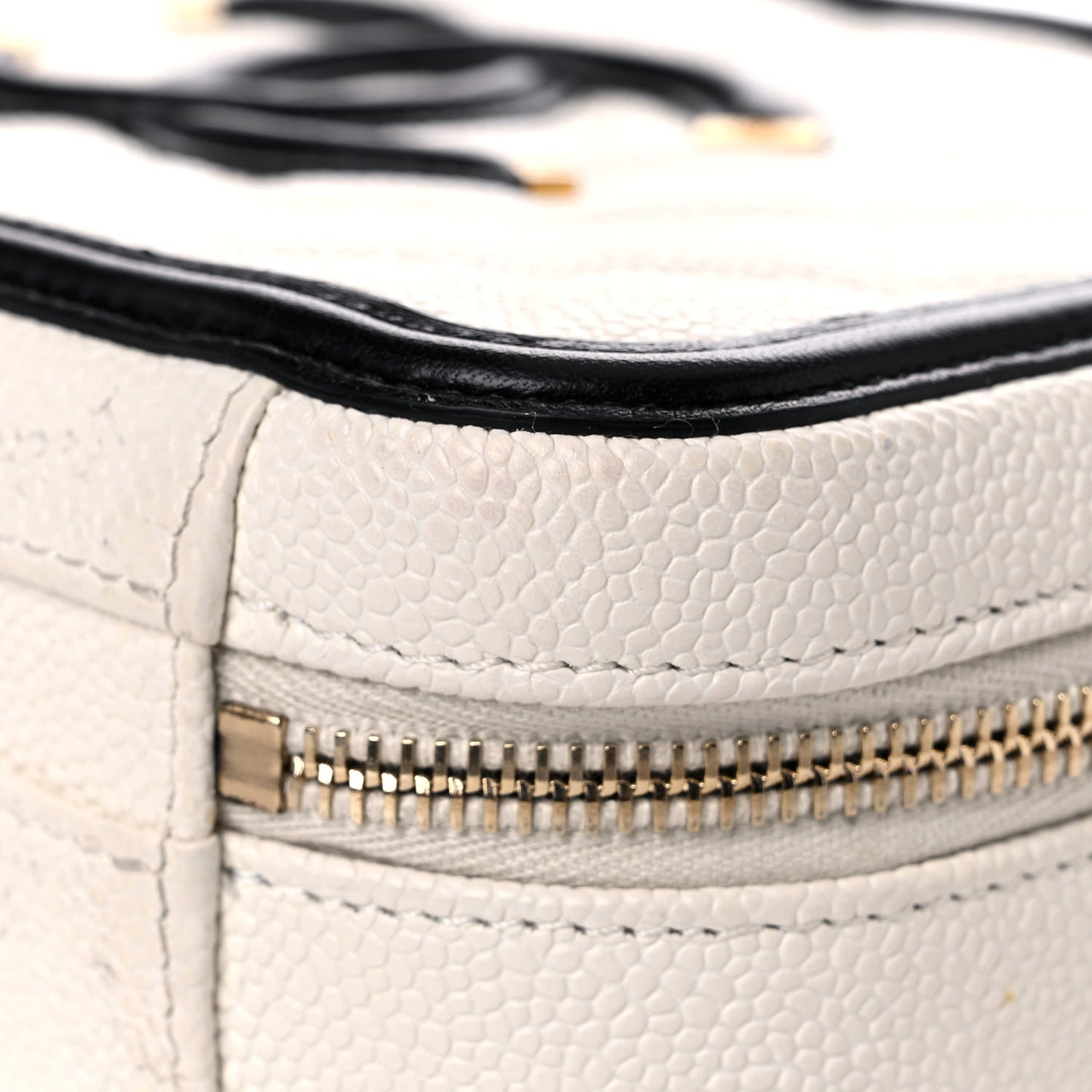 Caviar Quilted Medium CC Filigree Vanity Case White Black