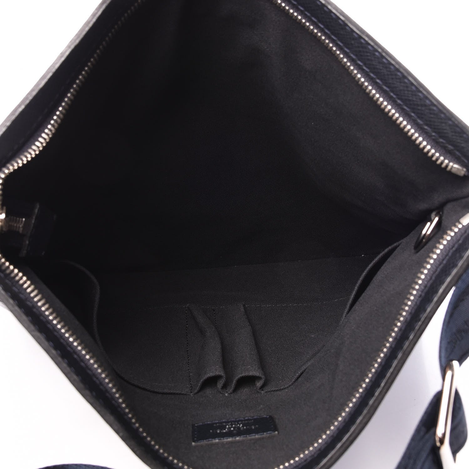 Louis Vuitton Taiga Sasha Messenger Boreal 4 of 11