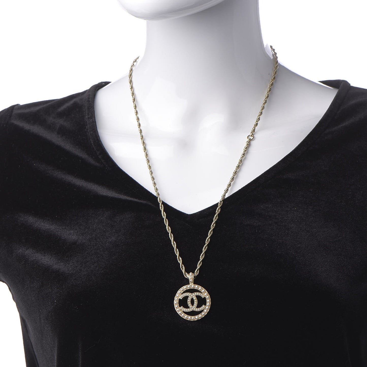 Pearl CC Round Pendant Necklace Gold