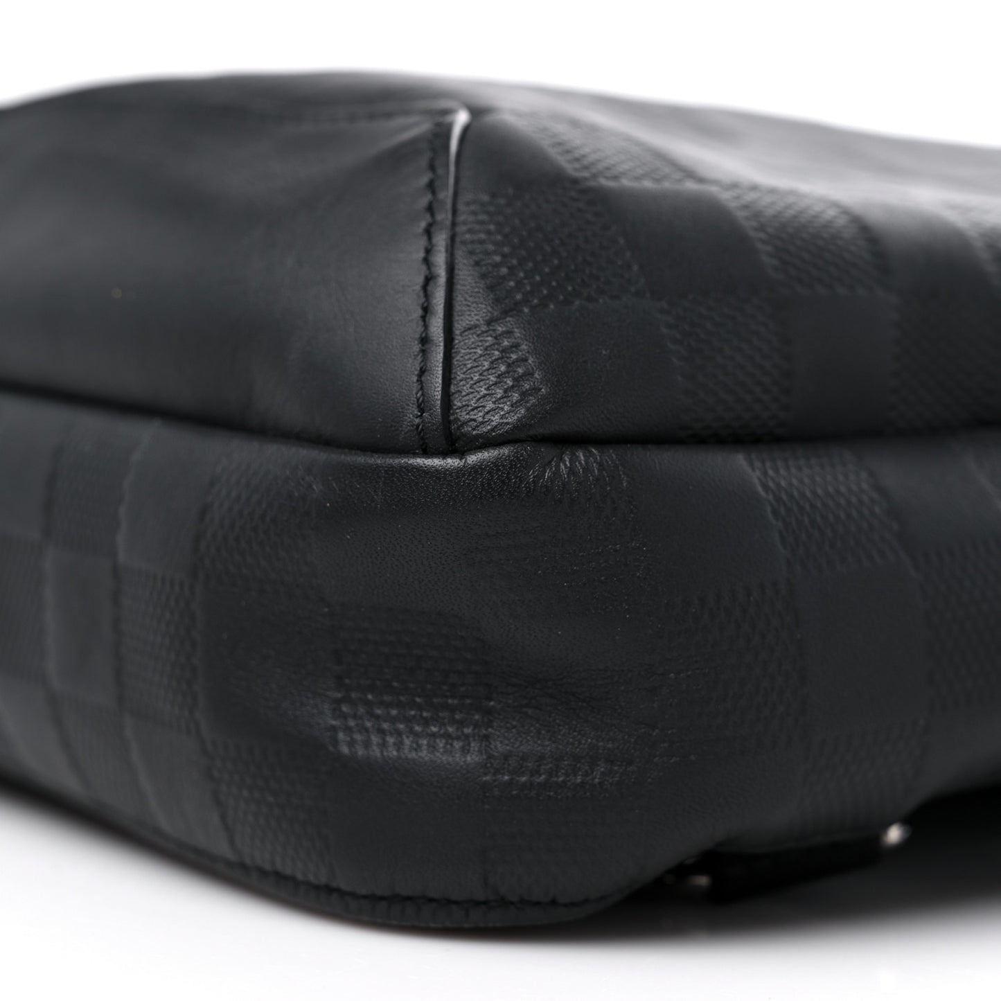 Damier Infini Avenue Sling Bag Onyx