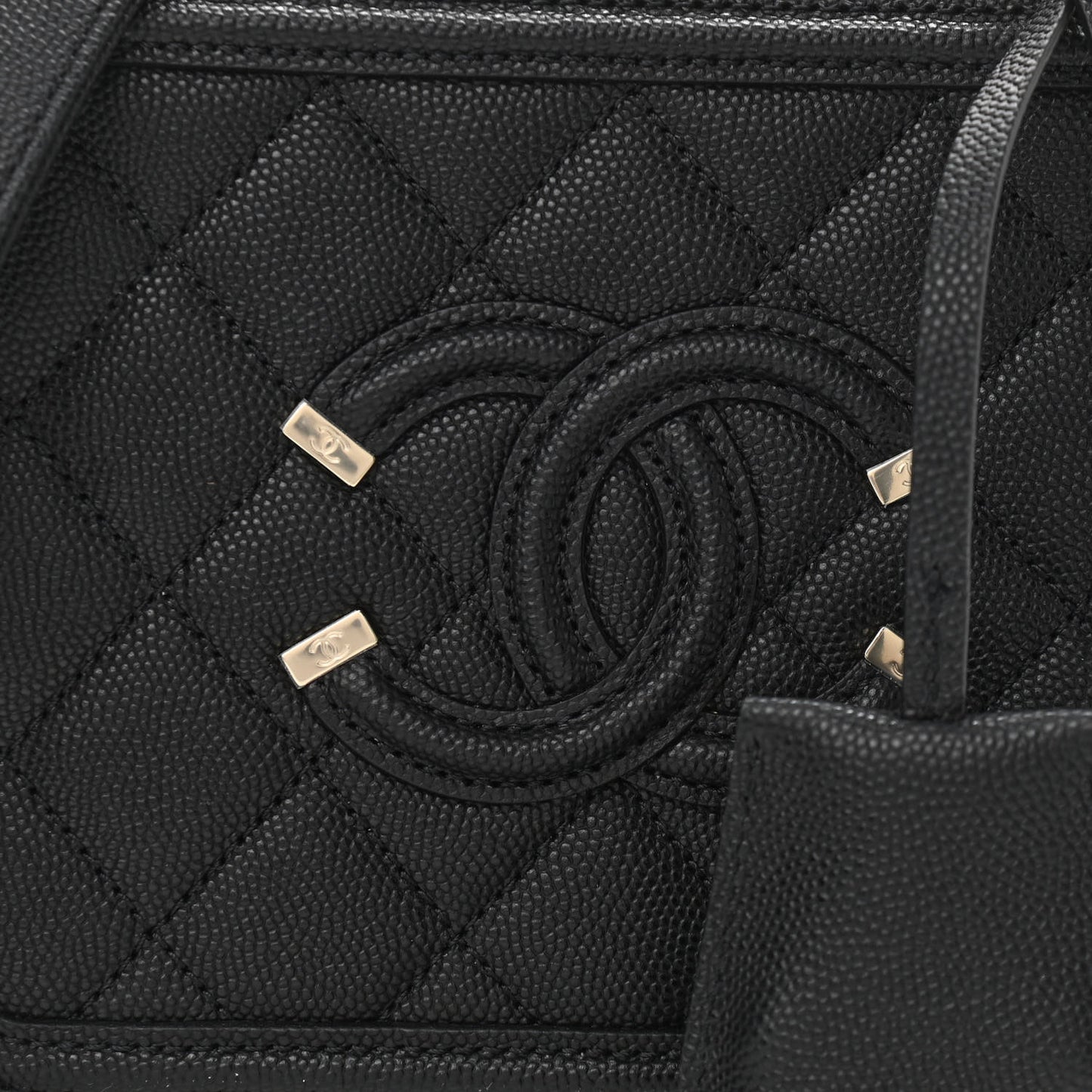 Caviar Quilted Small CC Filigree Vanity Case Black