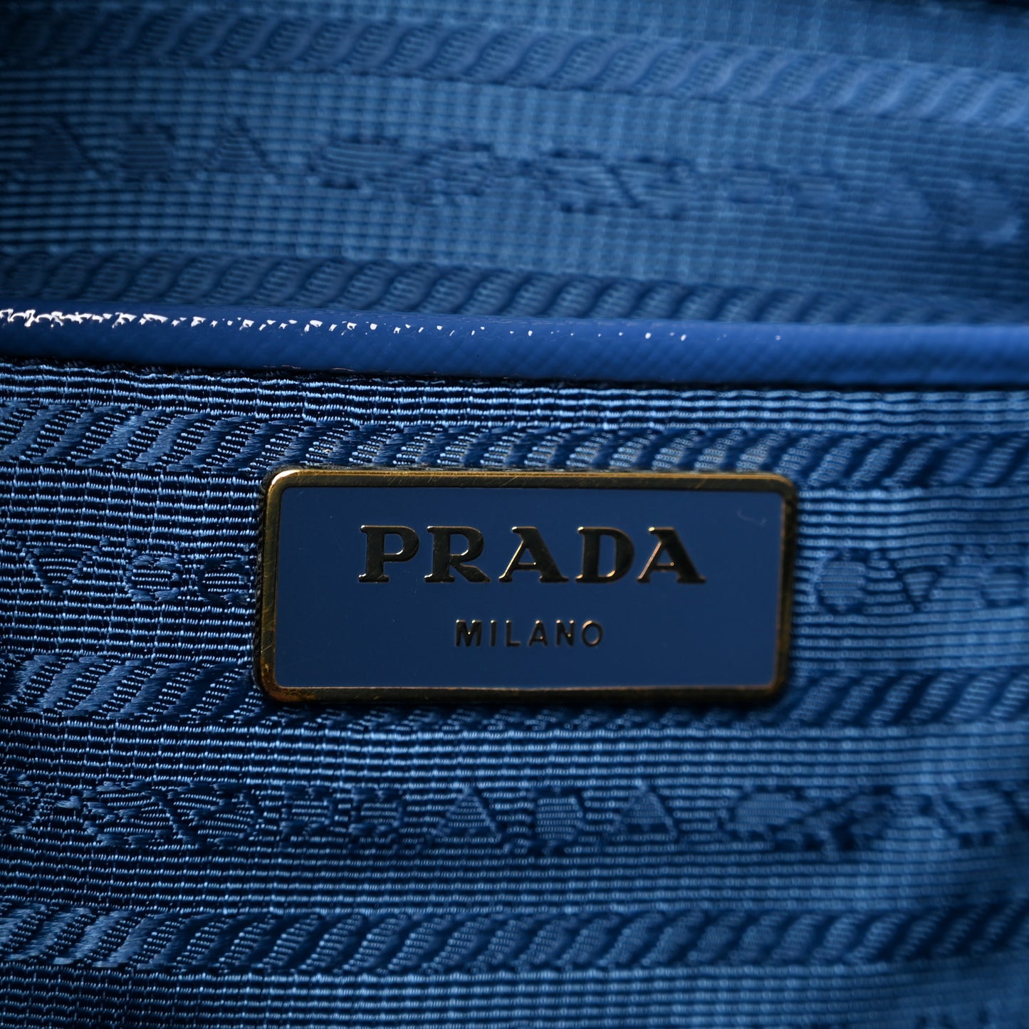 Saffiano Vernice Medium Galleria Double Zip Tote Azzurro