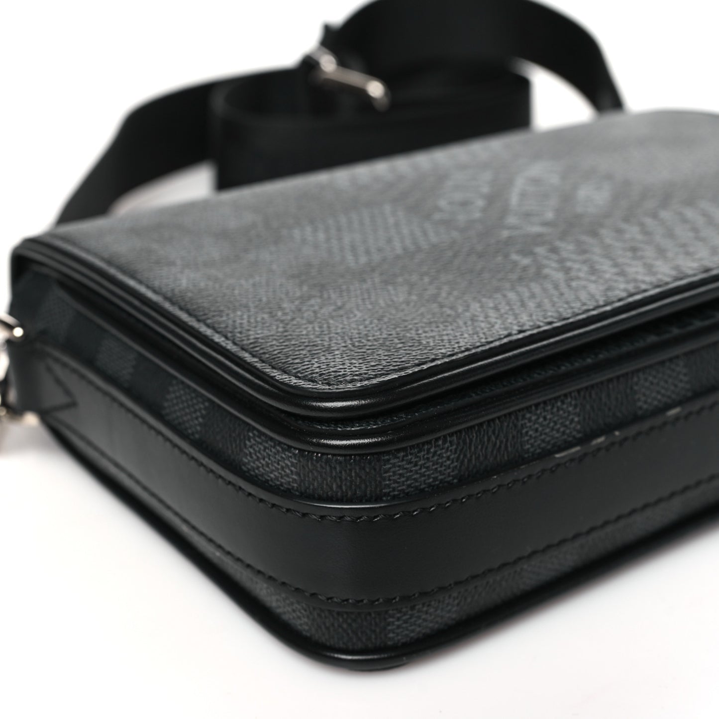 Damier Graphite 3D Studio Messenger