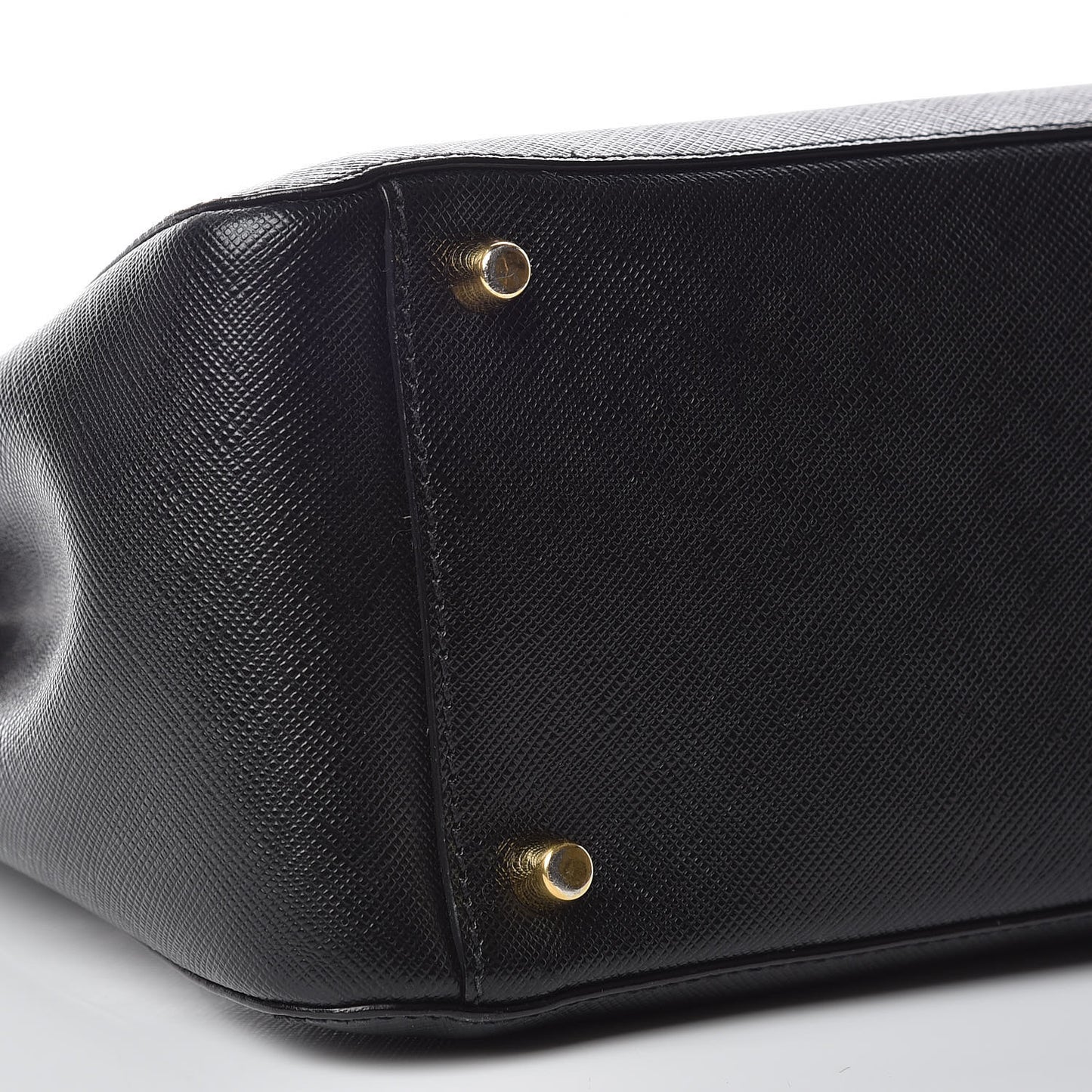 Saffiano Medium Galleria Double Zip Tote Black