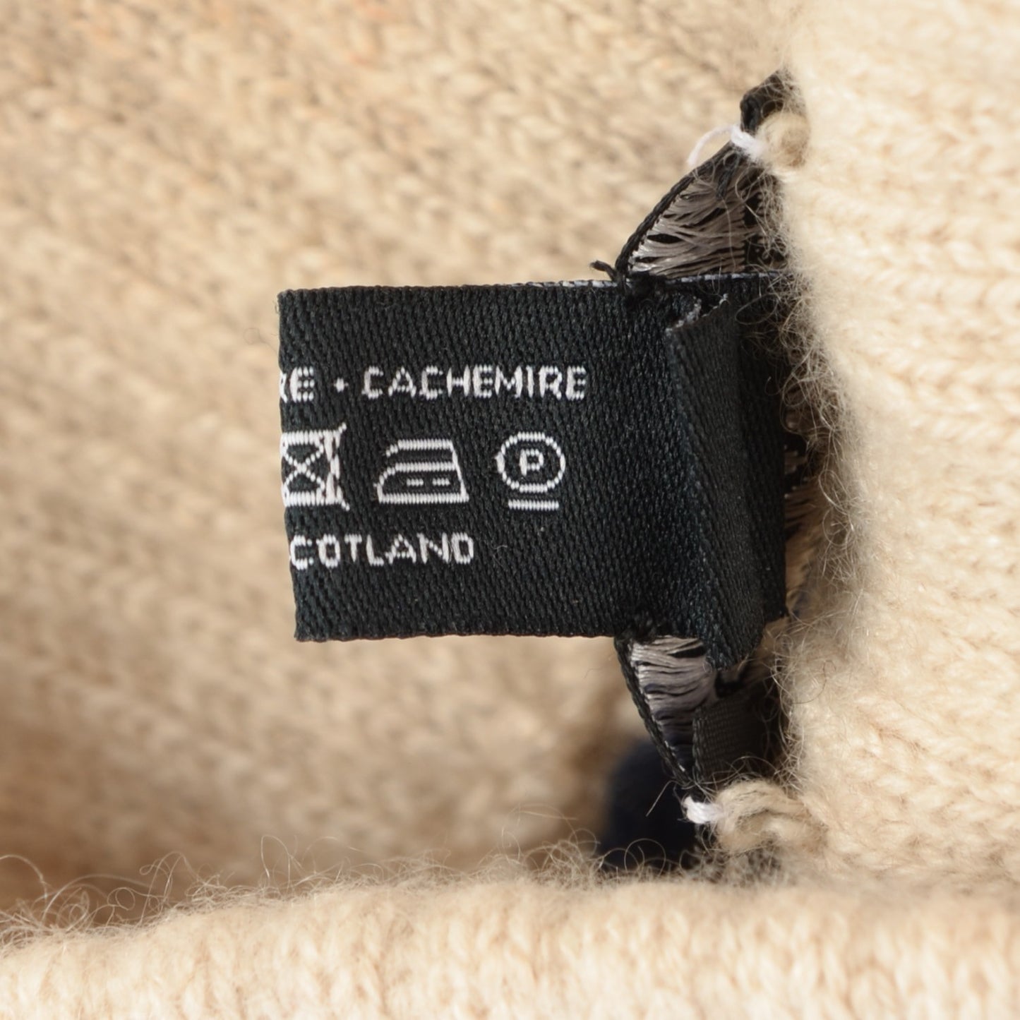 Cashmere CC Beanie Hat Beige Black