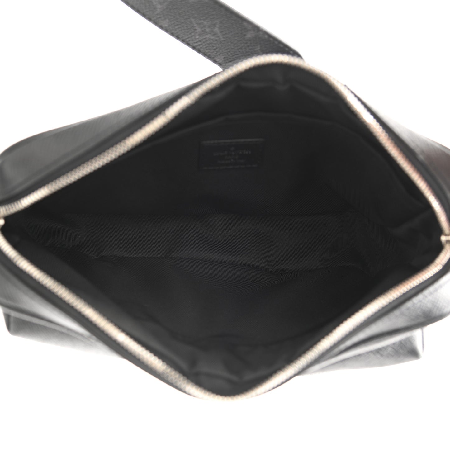 Taiga Monogram Eclipse Outdoor Messenger Black